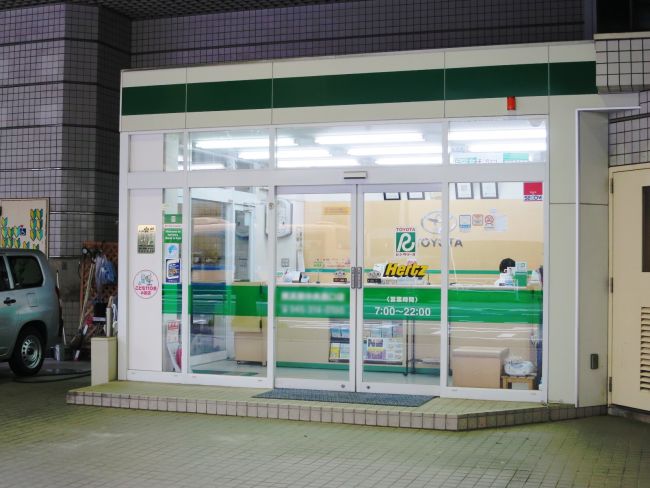 1階テナント:レンタカー店