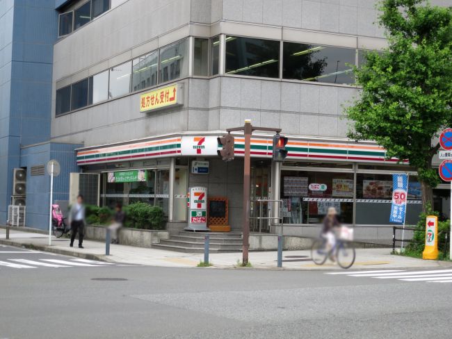 1階のセブンイレブン横浜山下町店
