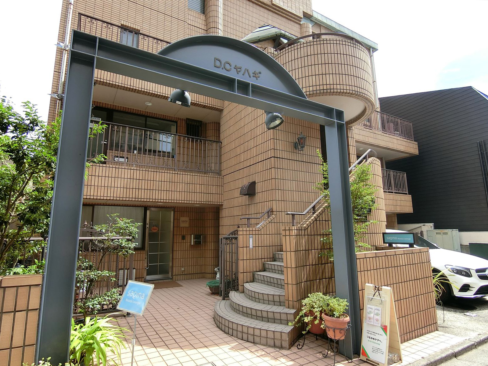 オフィスビル出入口