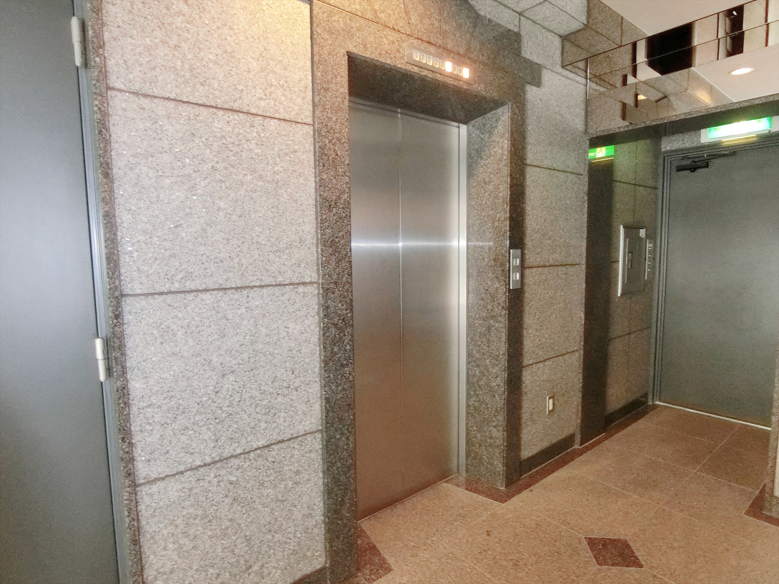 エレベーター(1基)