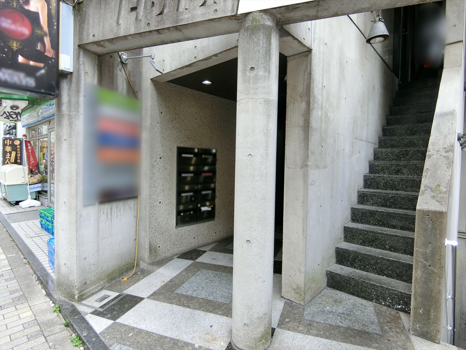 オフィスビル出入口