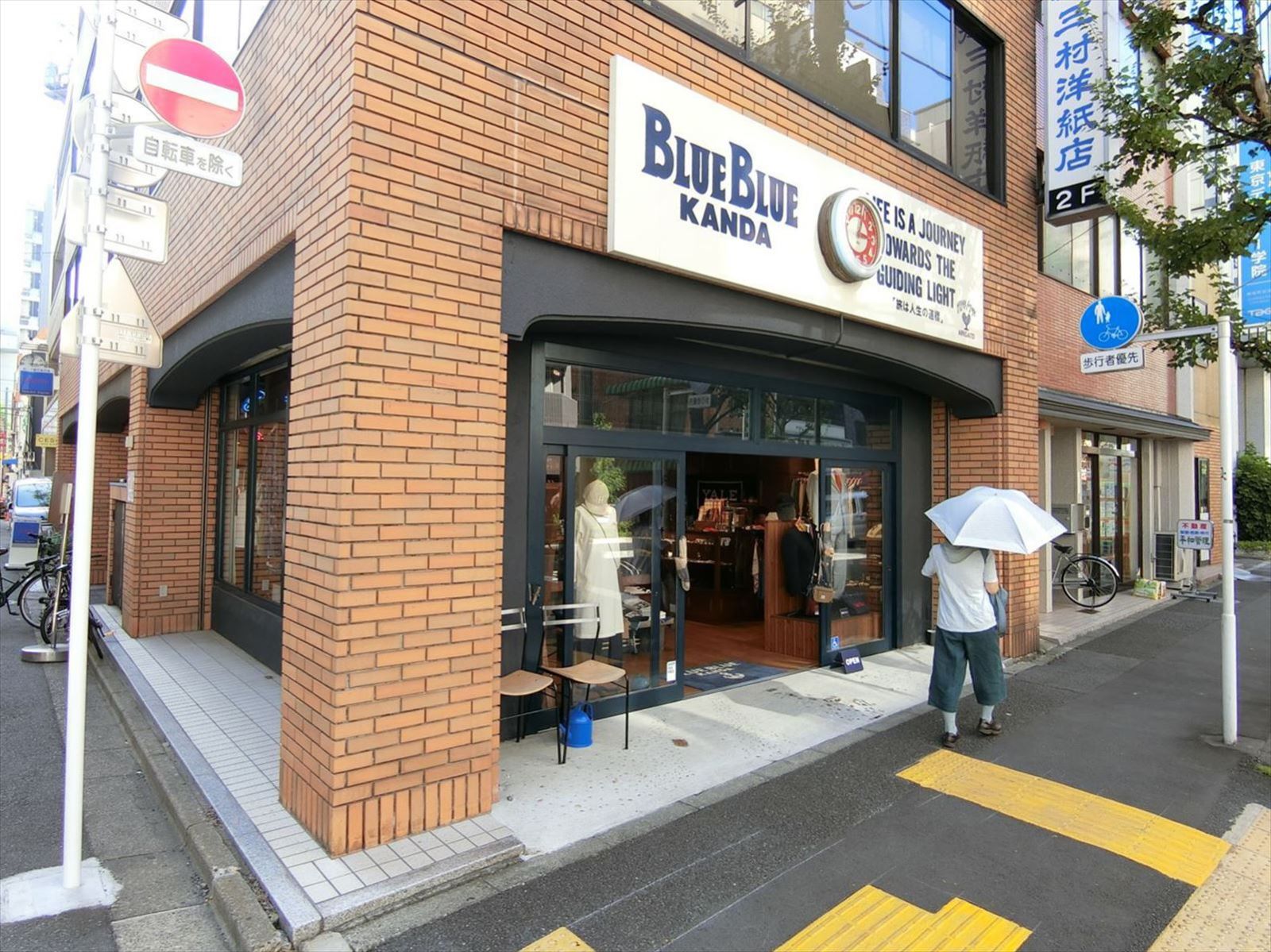 1階のアパレルショップ