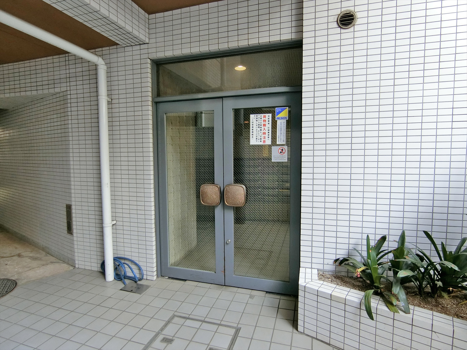 オフィス出入り口