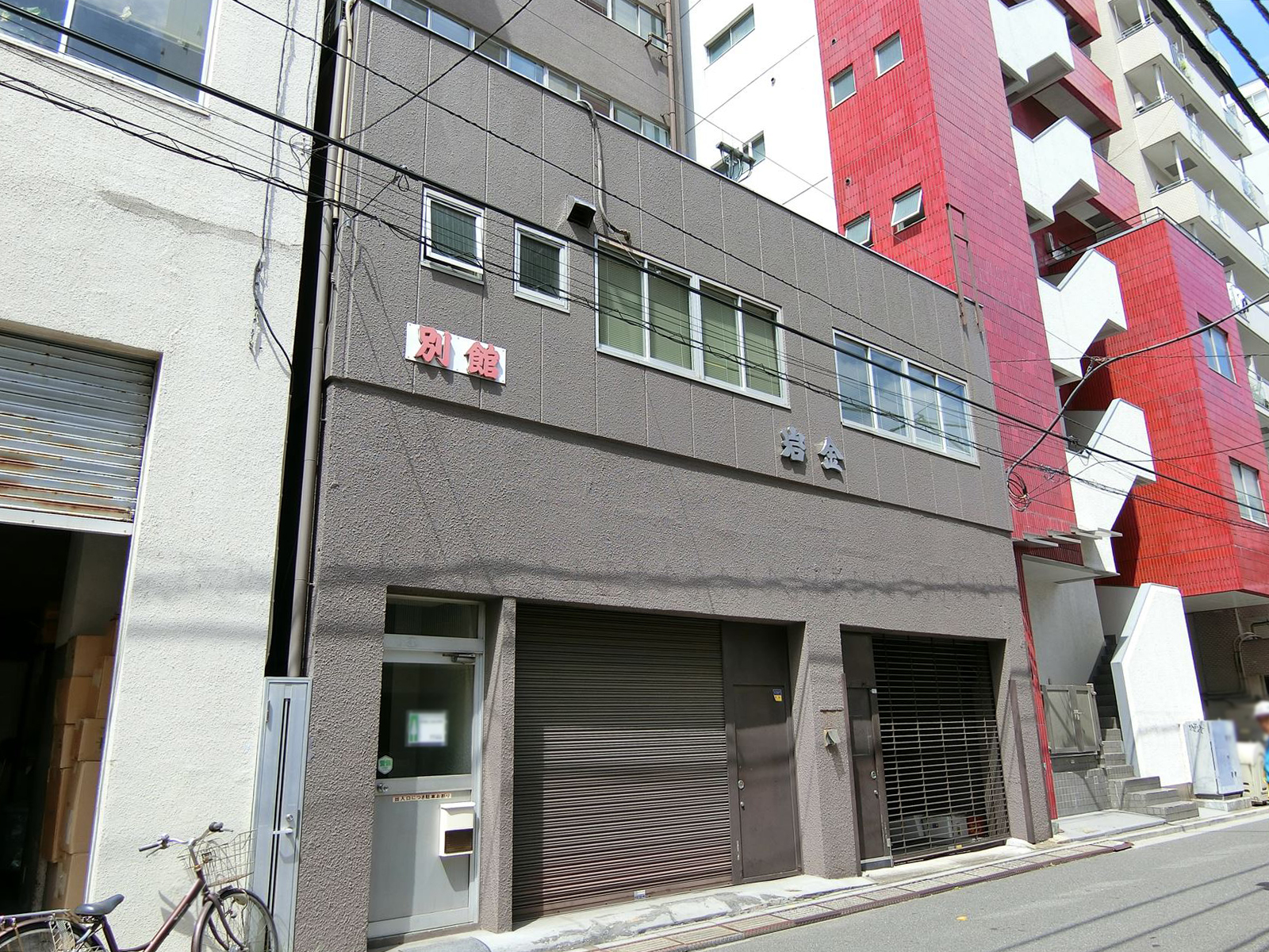 ビル裏別館1階の様子