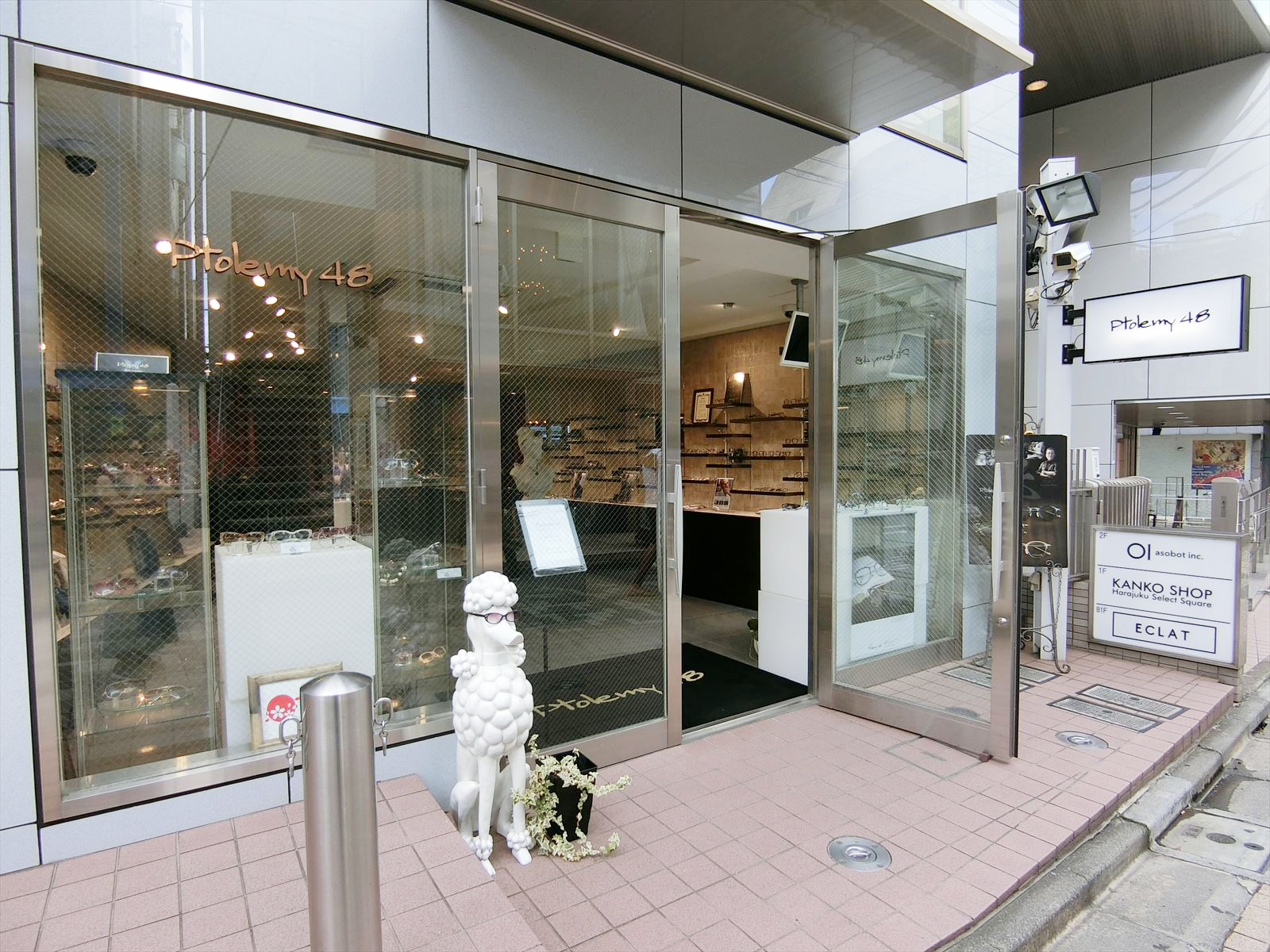 1階店舗の入口