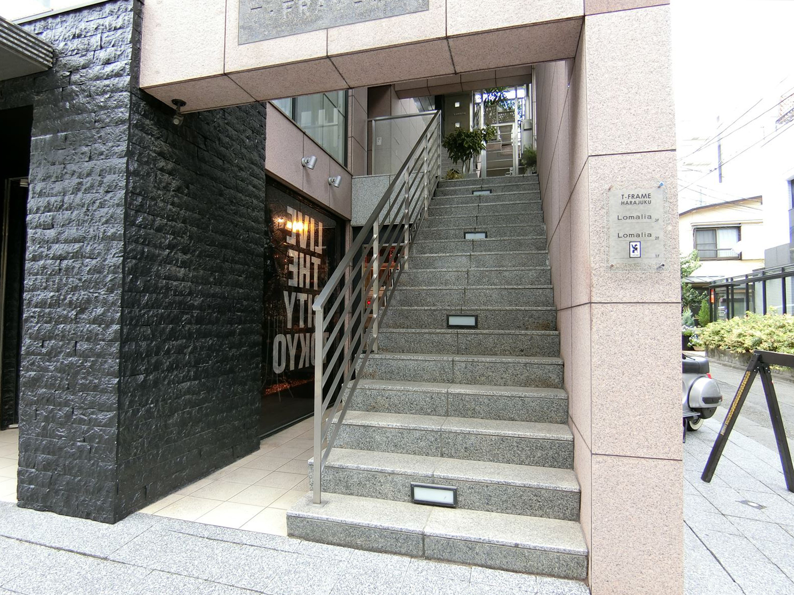 オフィスビル出入口