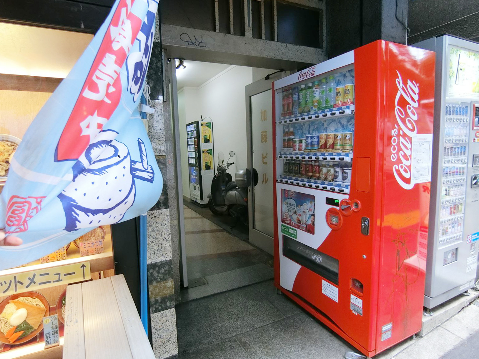 オフィスビル出入り口