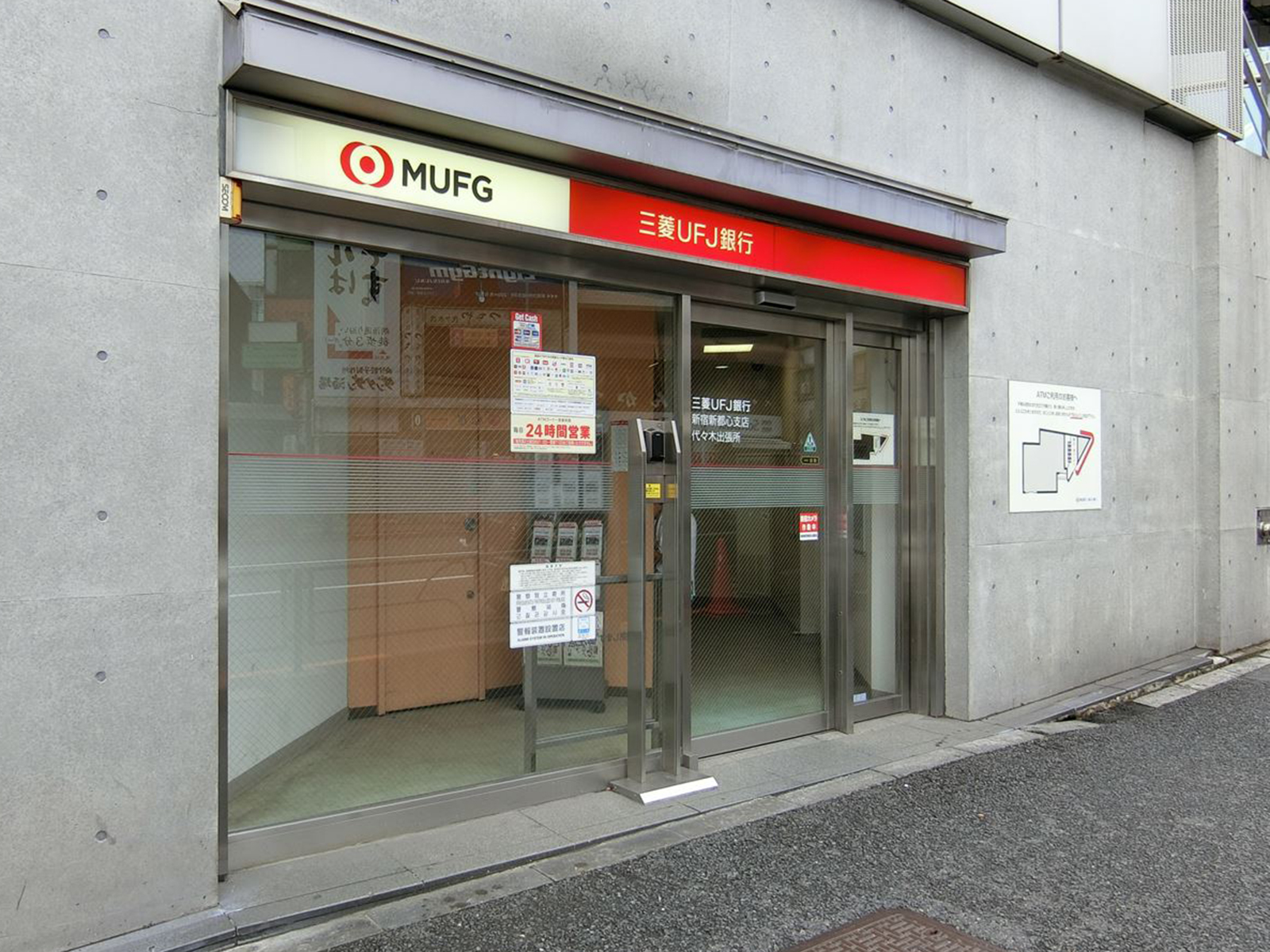 1階の三菱UFJ銀行ATM