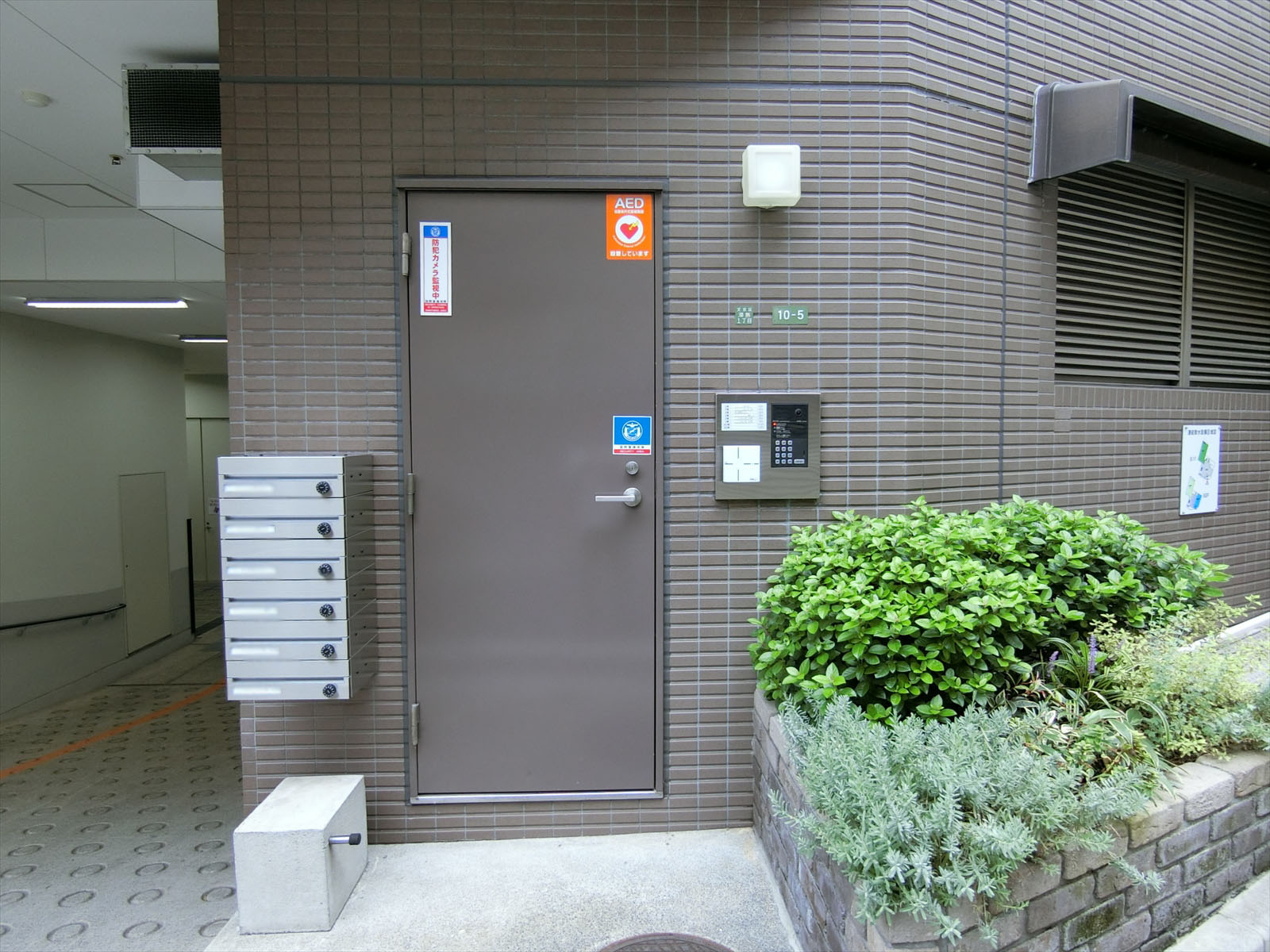 駐車場脇の出入口