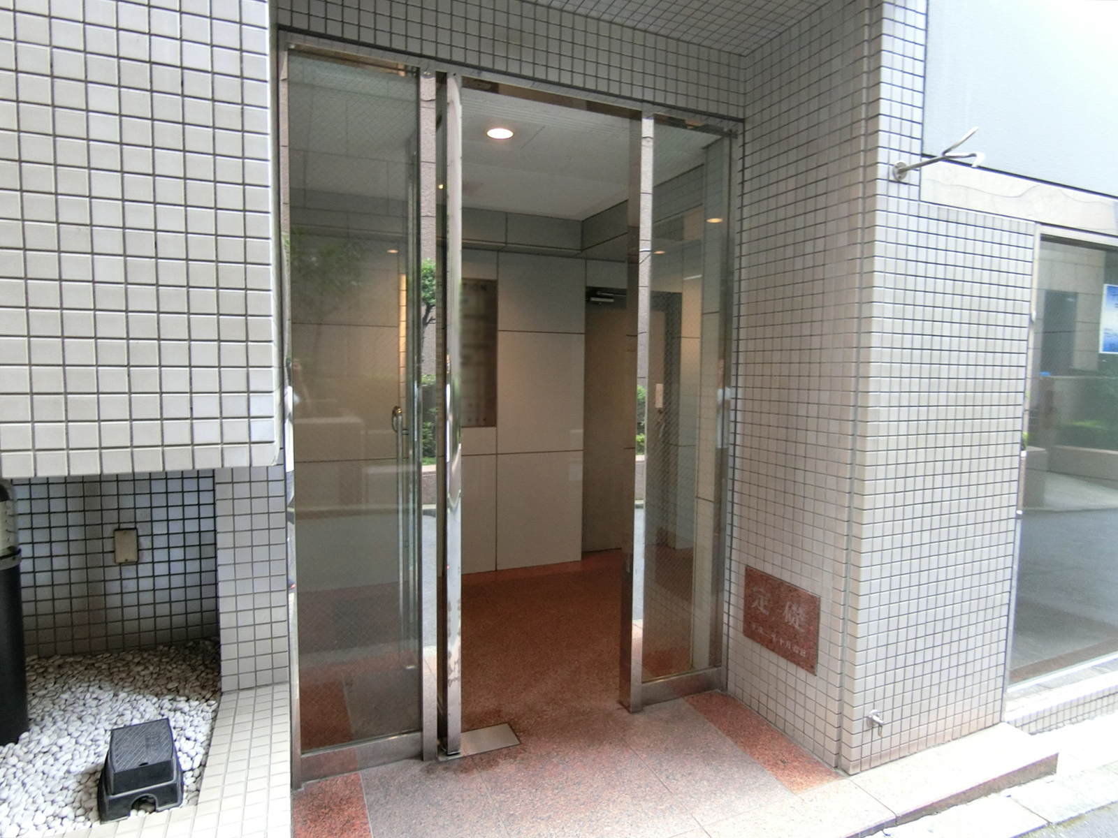 オフィスビルエントランス