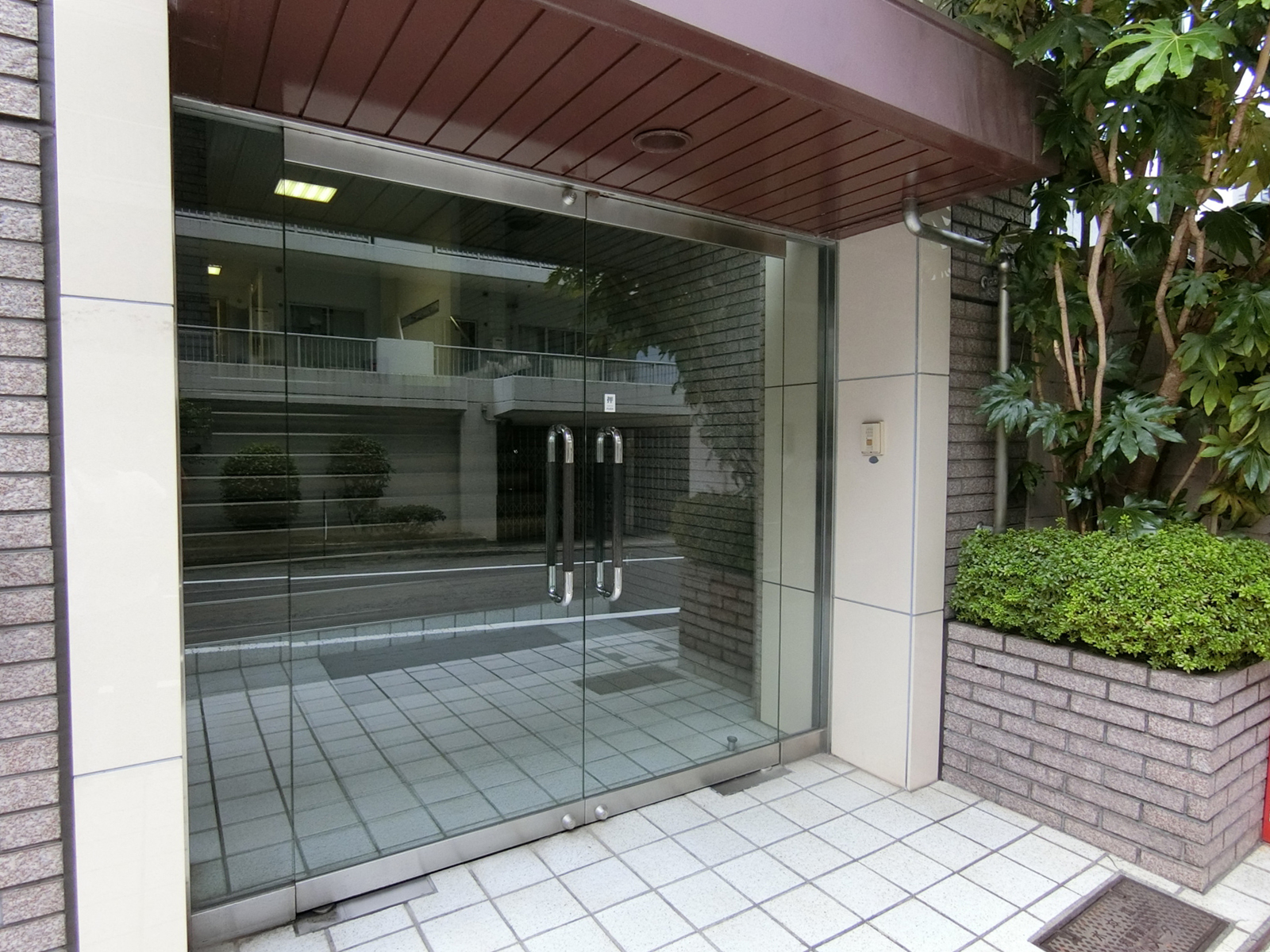 オフィスビル入口