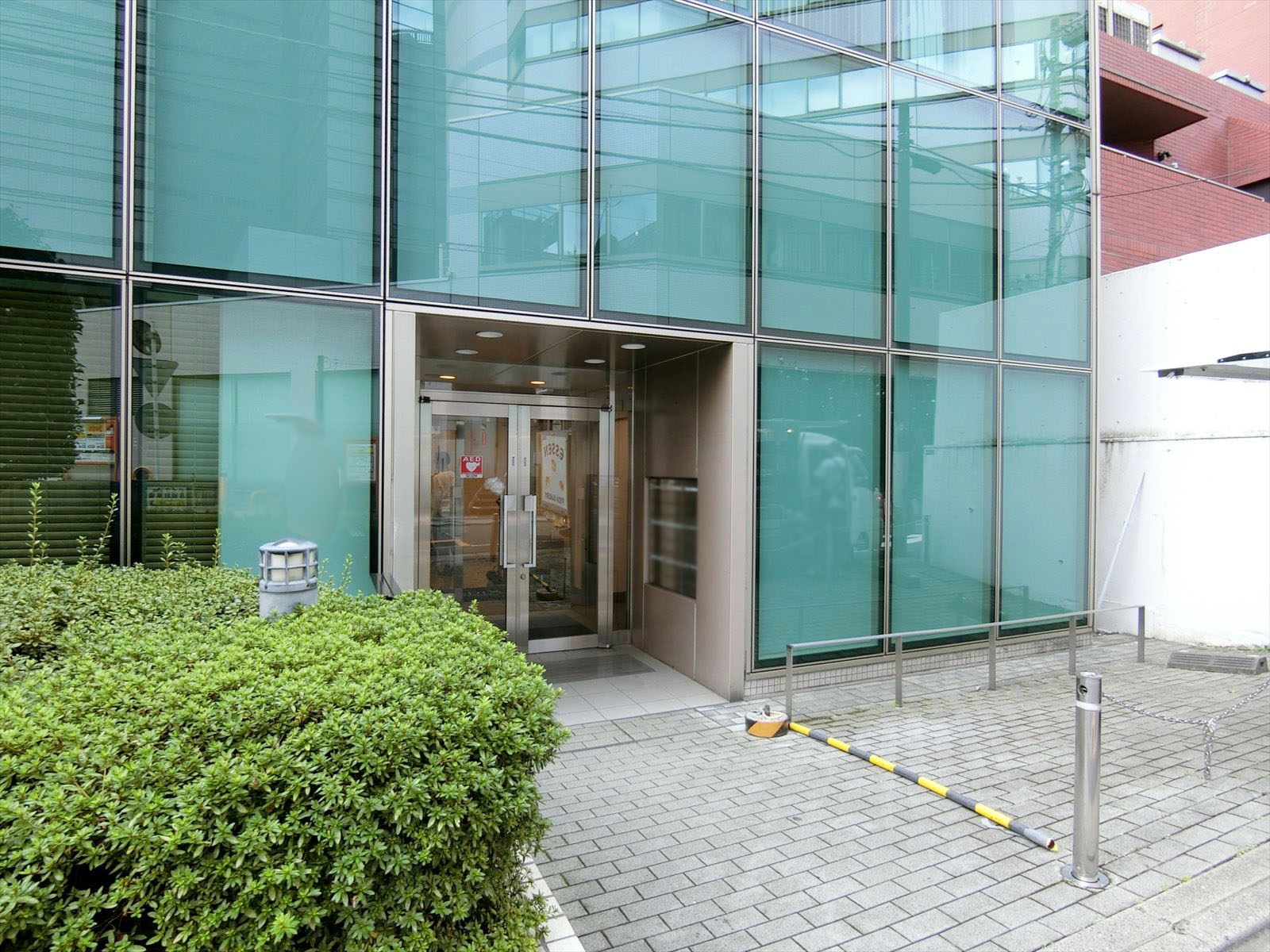 ビル裏出入り口