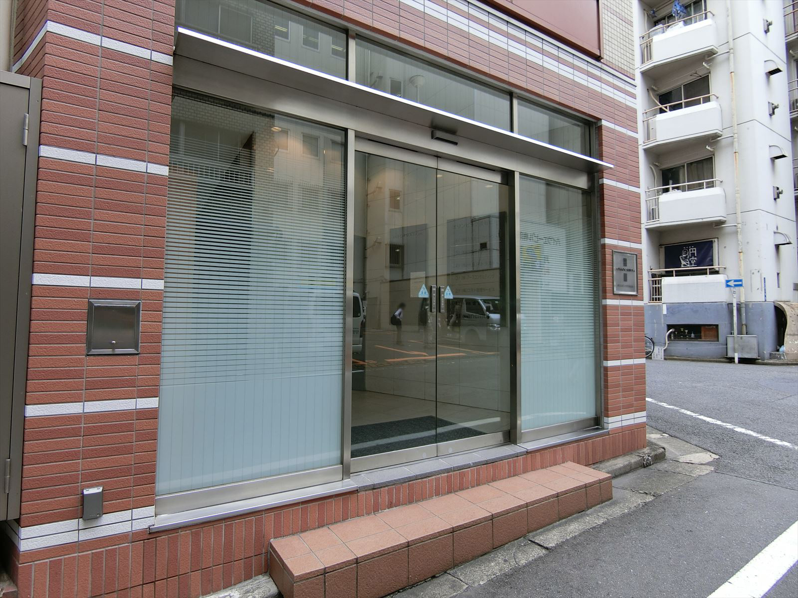 オフィスビルエントランス