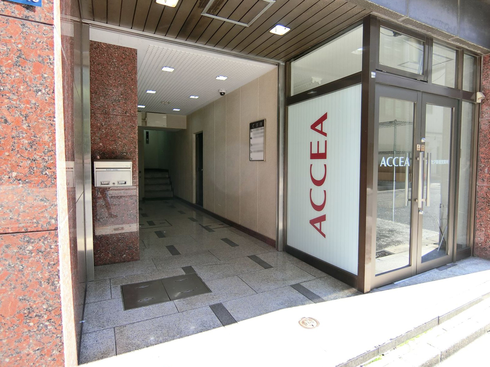 オフィスビル出入口