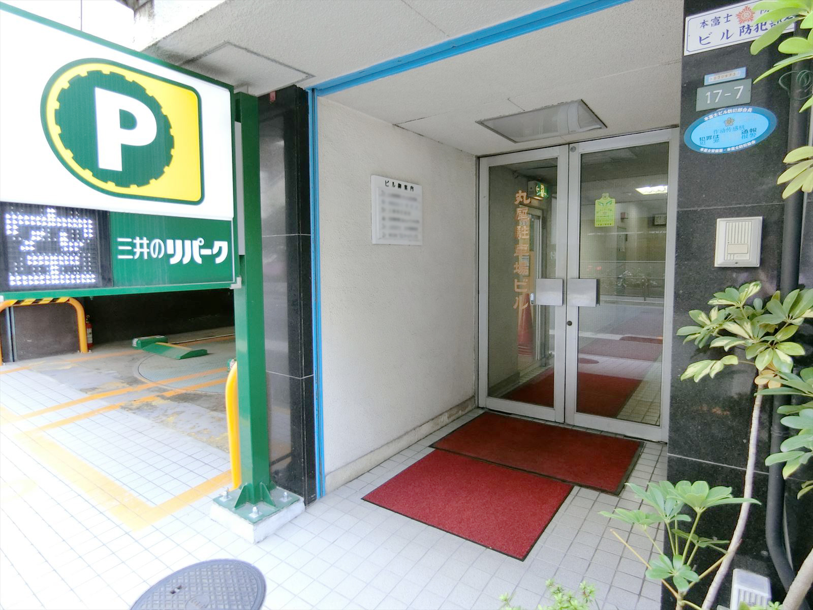オフィスビル出入口
