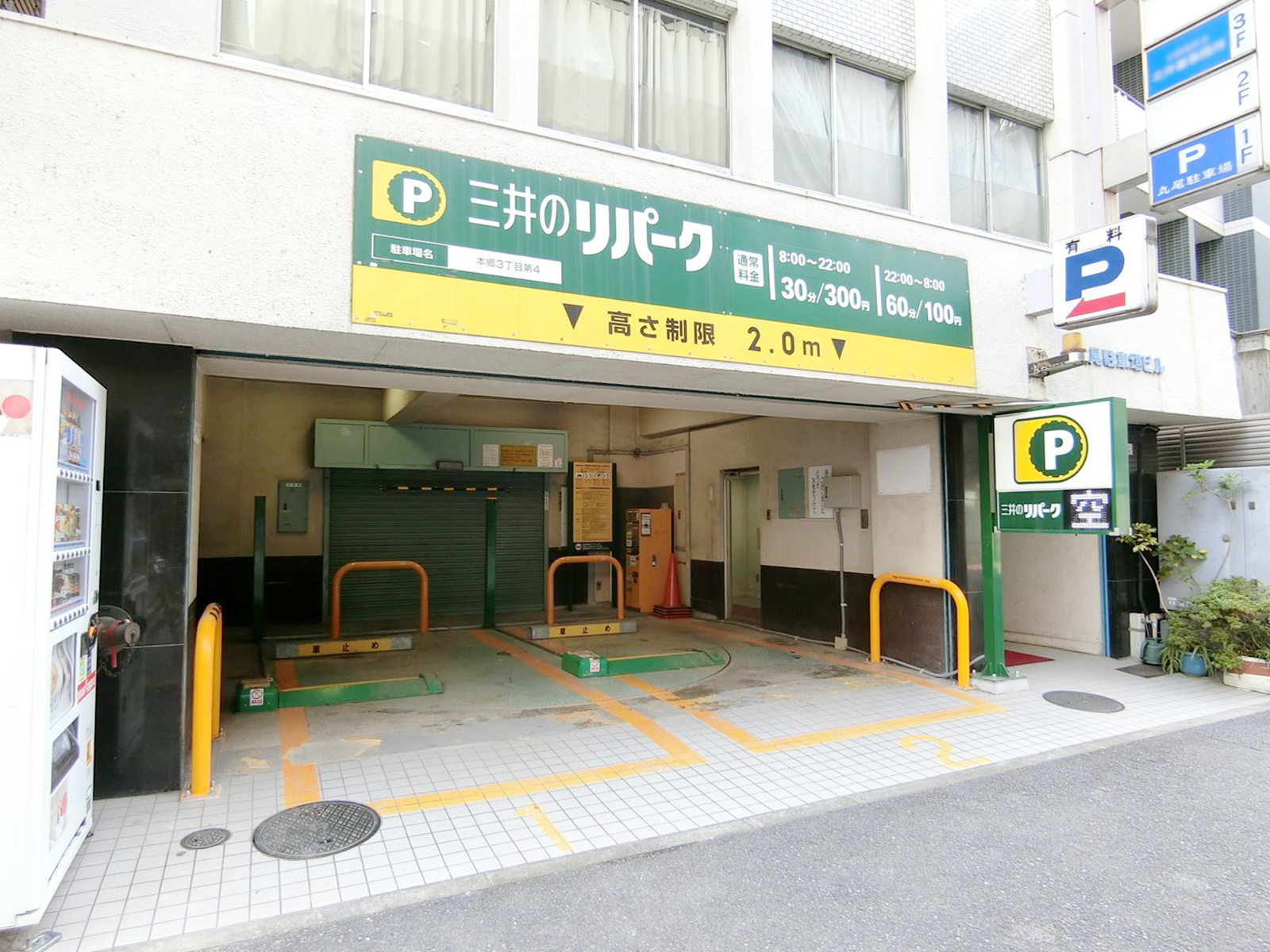 1階の駐車場