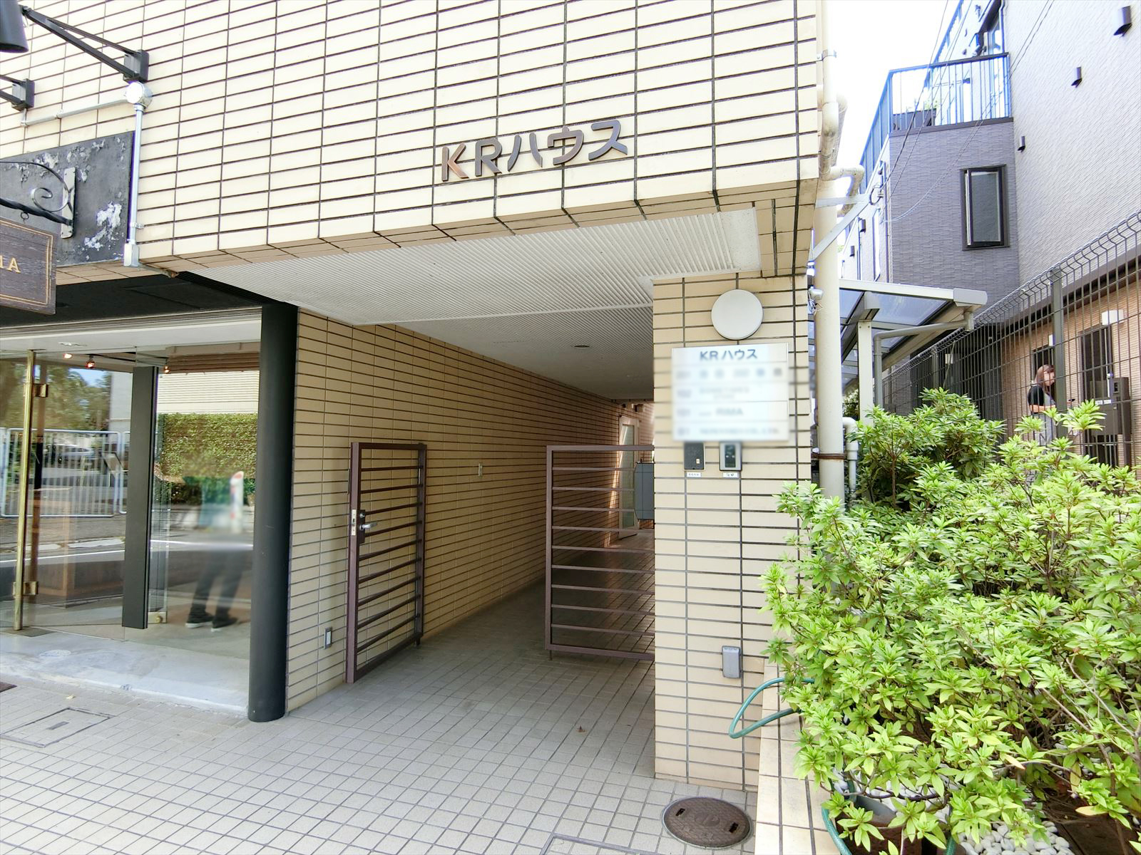 オフィスビル出入口