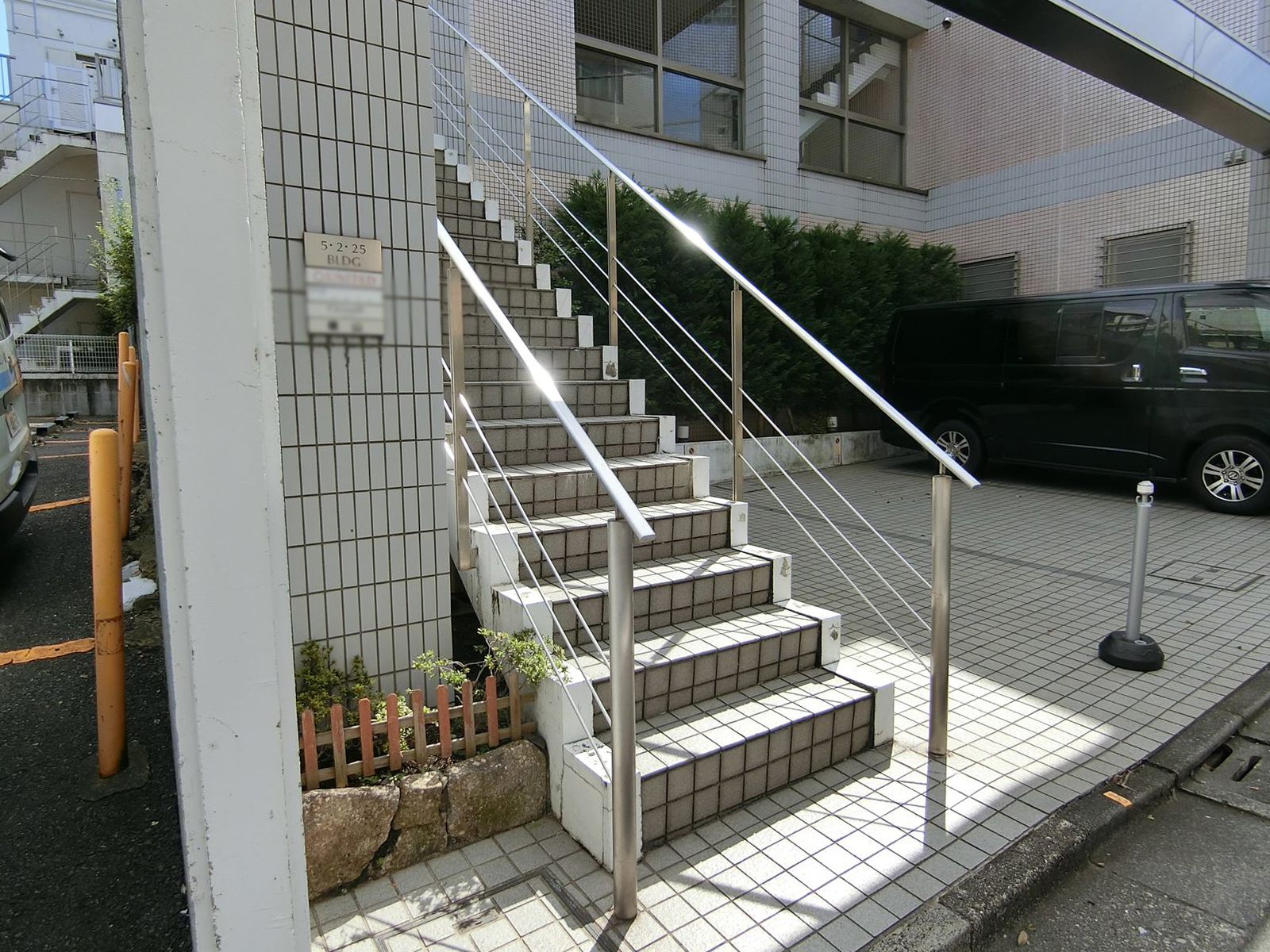 オフィスビル出入口