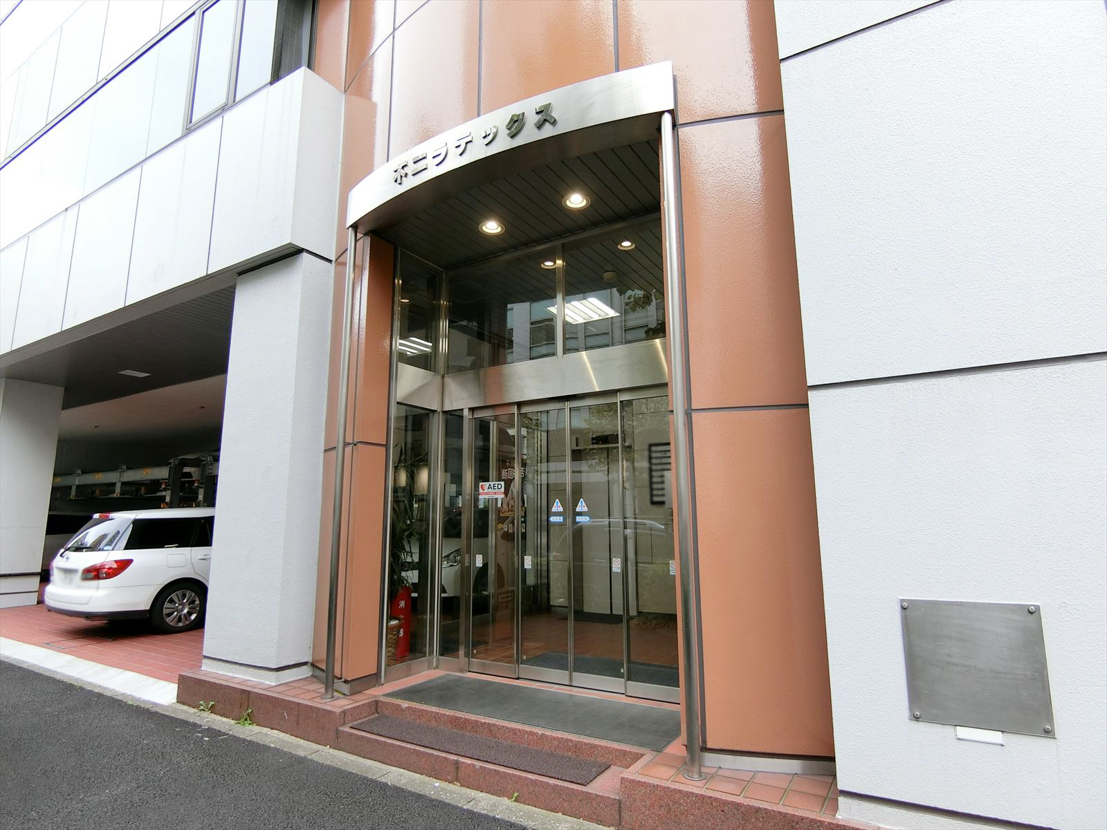 オフィスビル出入り口