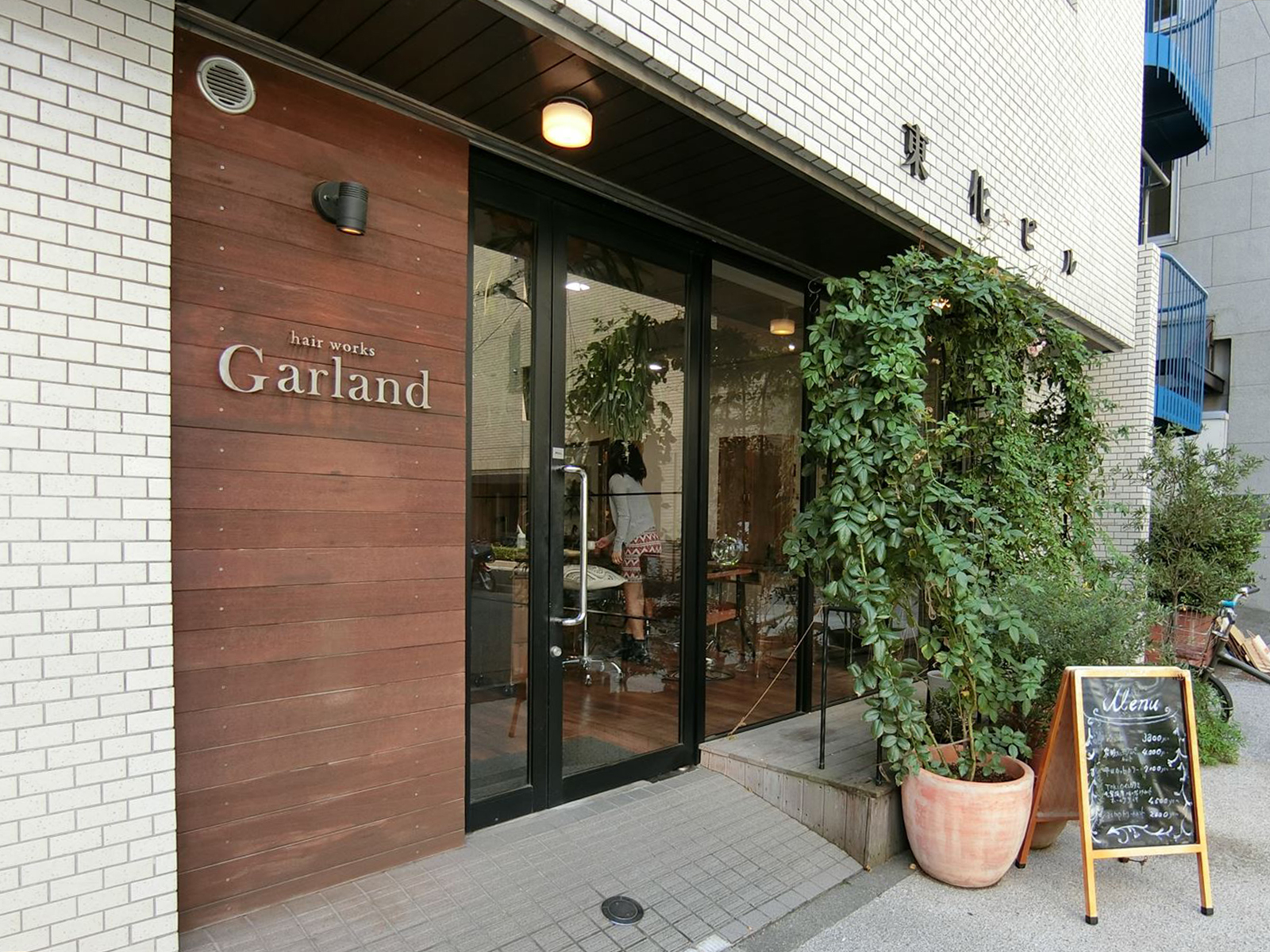 1階のヘアサロン店