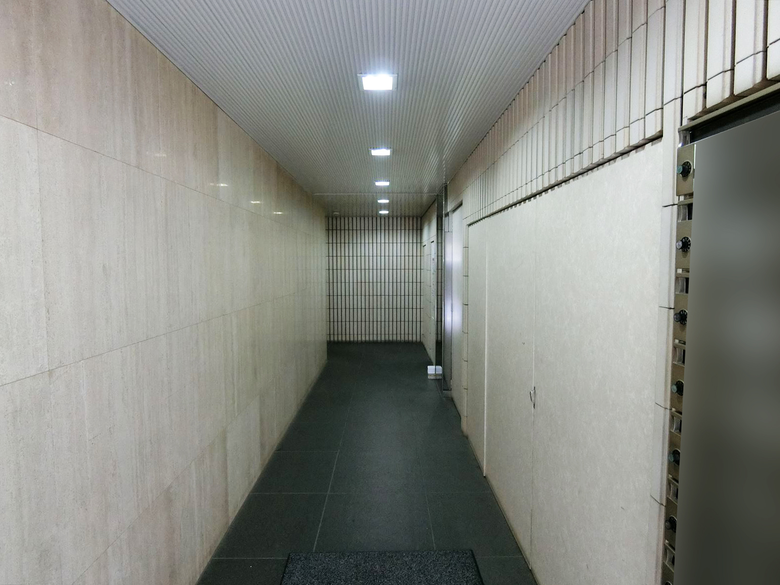 エントランスホール