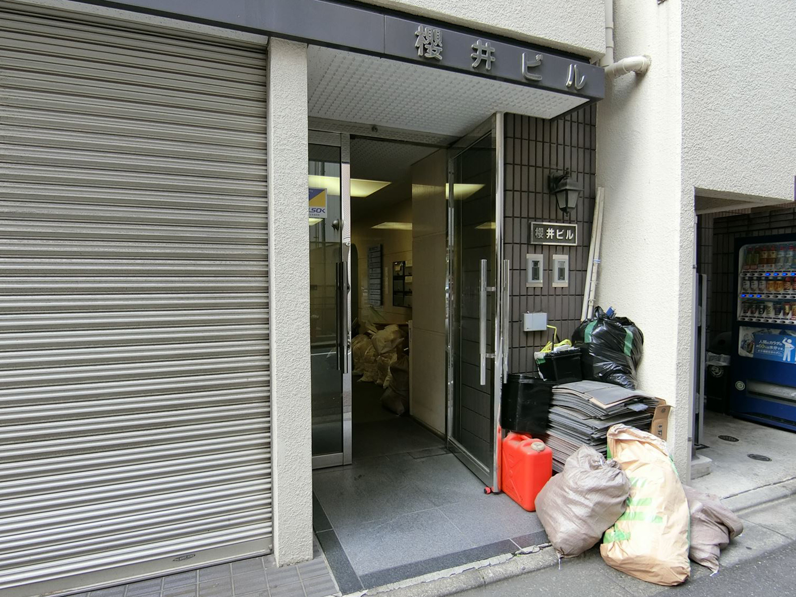裏側の出入口