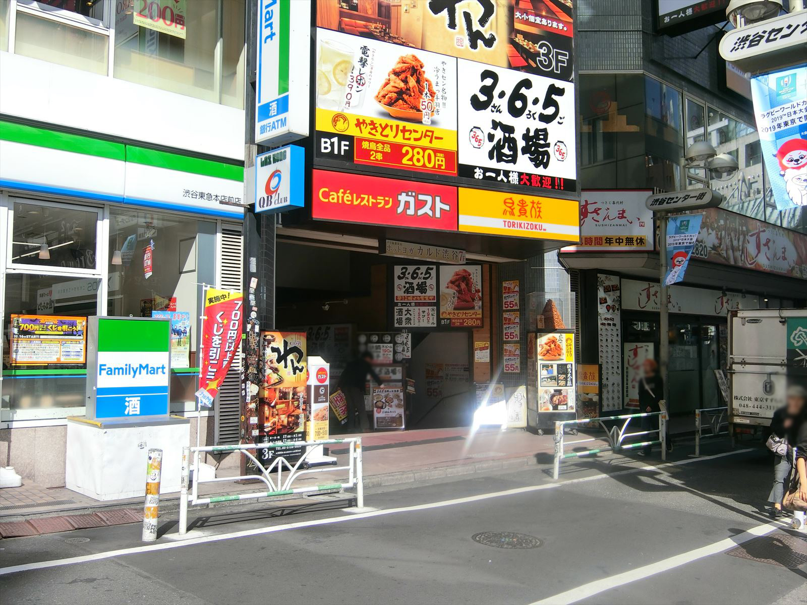 オフィスビル出入り口