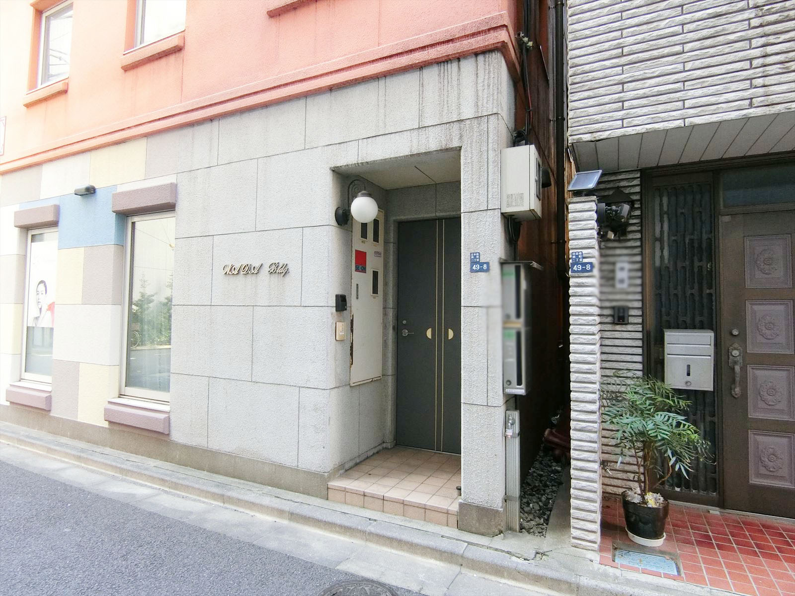 オフィスビル出入り口