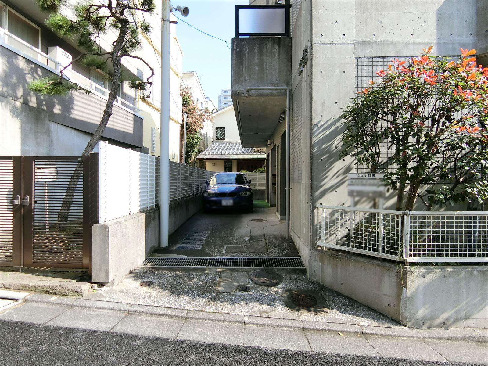 オフィスビル出入り口