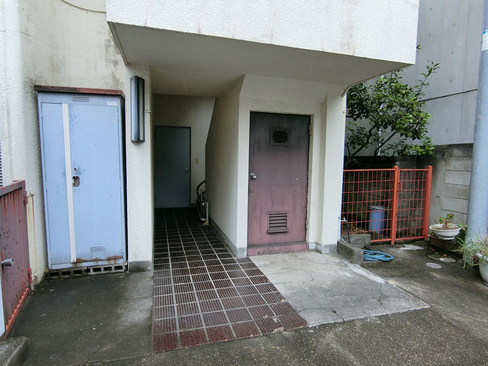 オフィスビル出入口