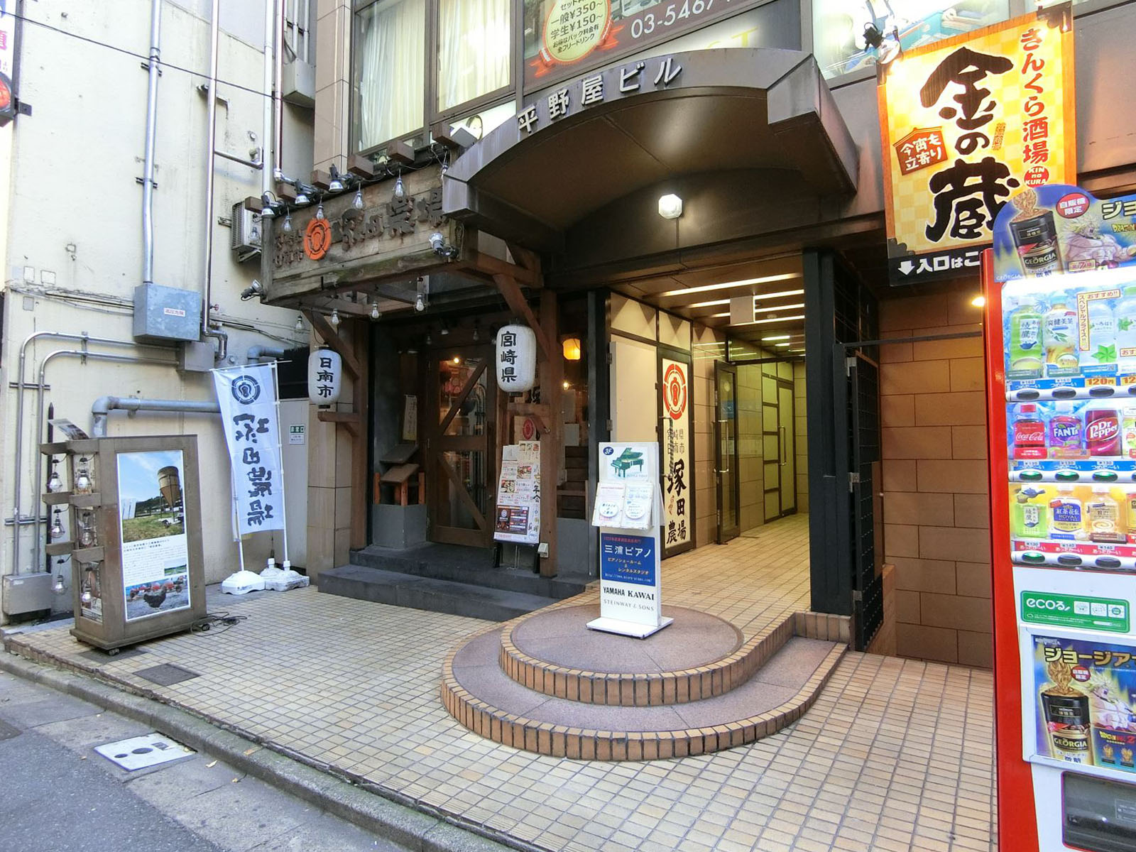 オフィスビル出入口