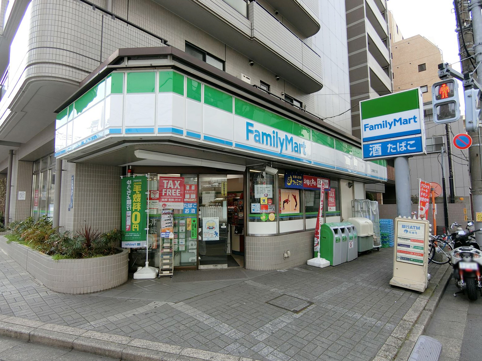 1階のファミリーマート