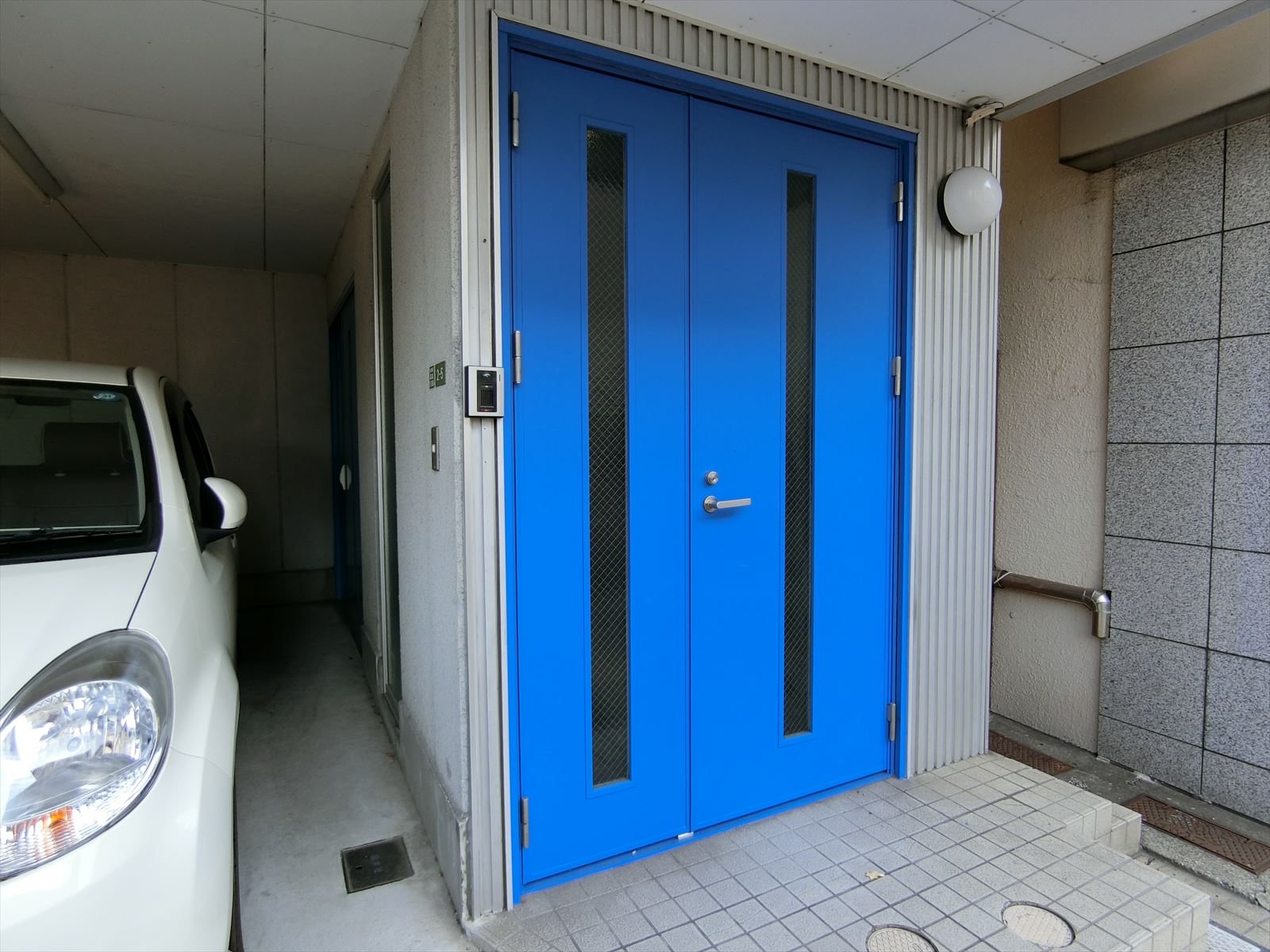 オフィスビル出入口