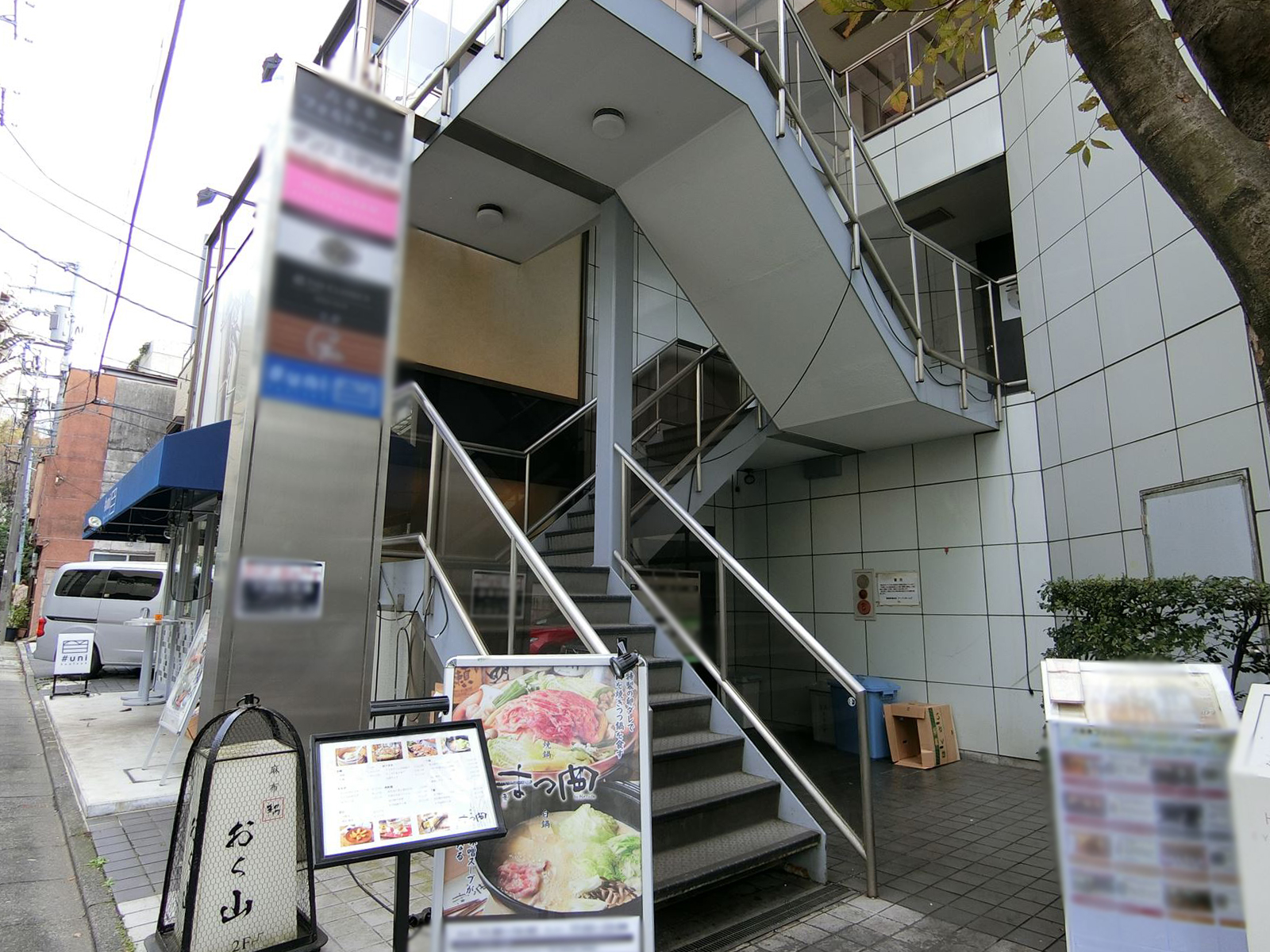 オフィスビル出入り口