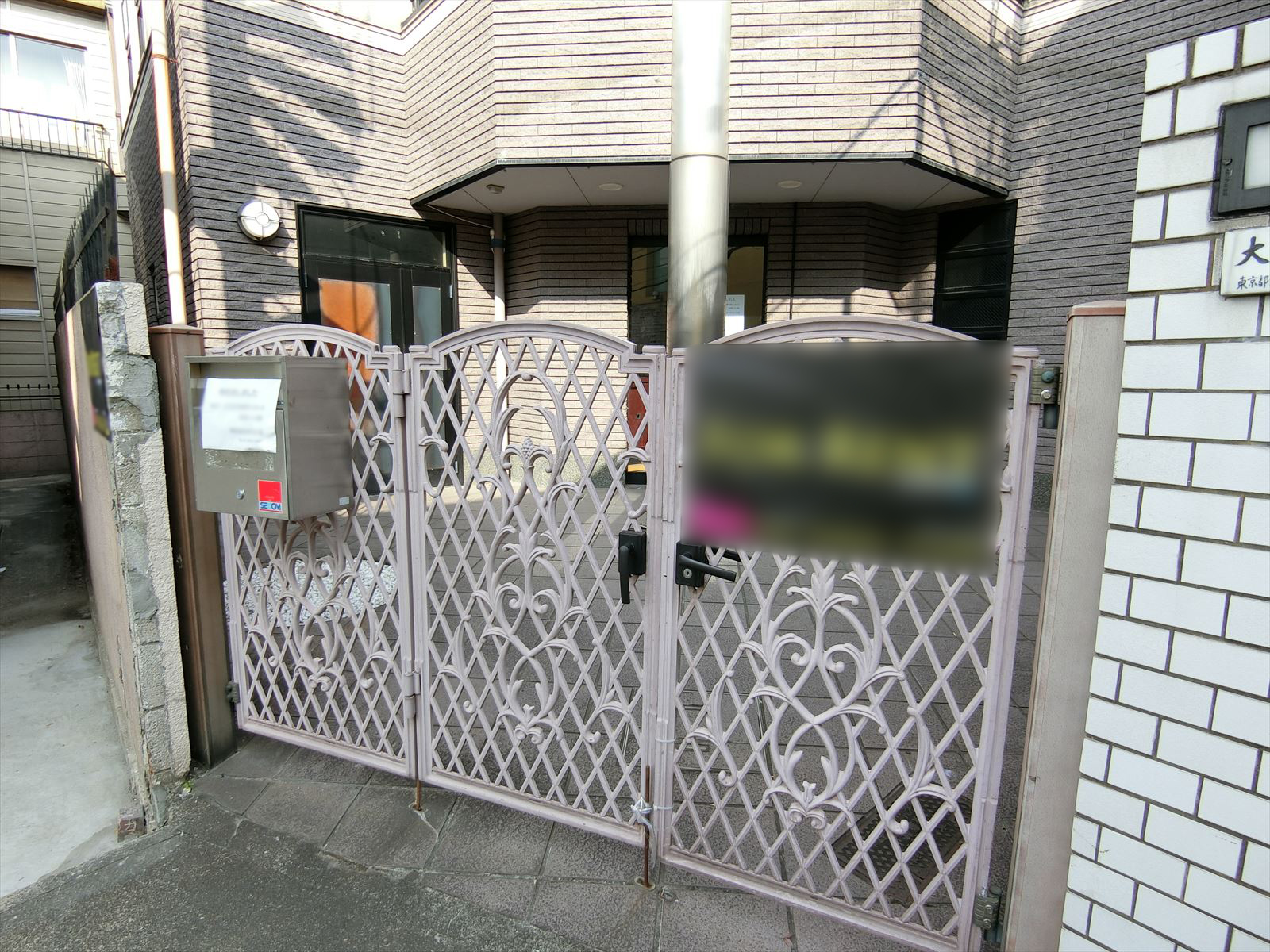 オフィスビル出入口