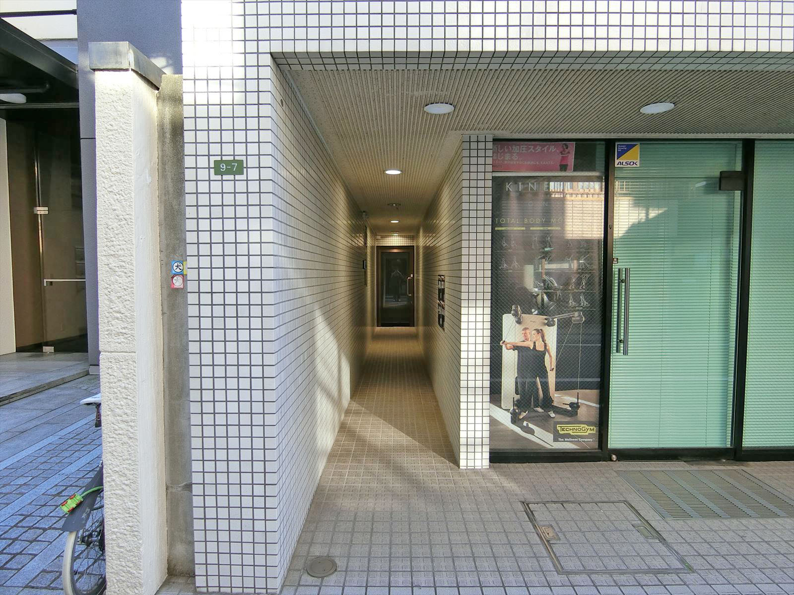 オフィス出入口