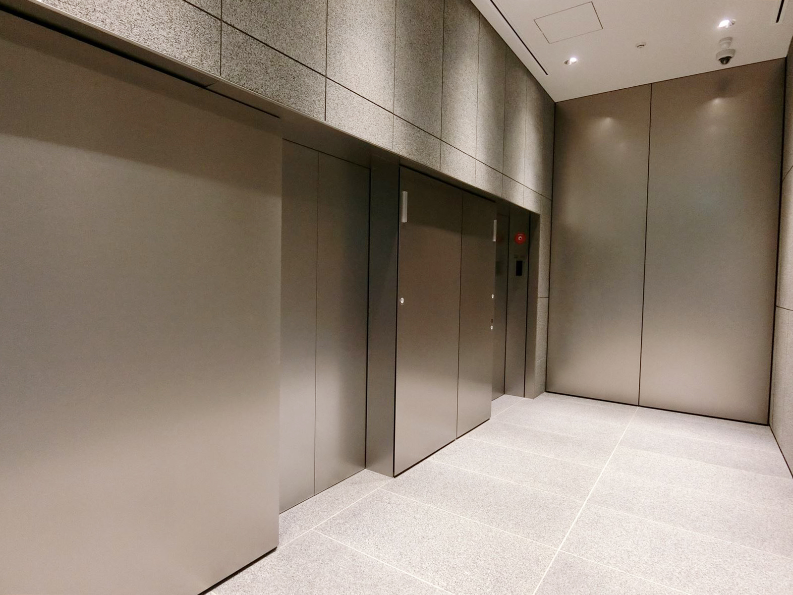 エレベーター(2基)