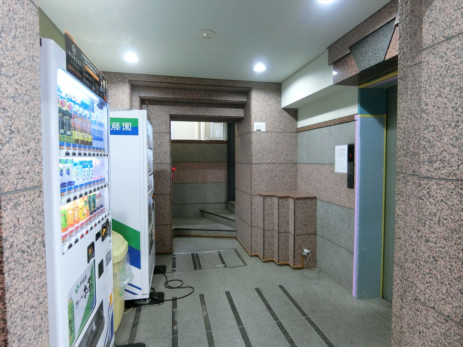 エントランスホール