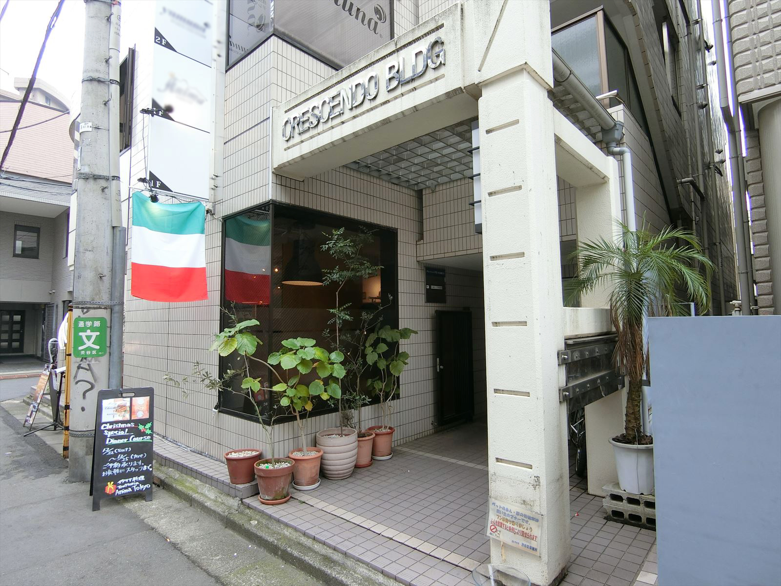 オフィスビル出入り口