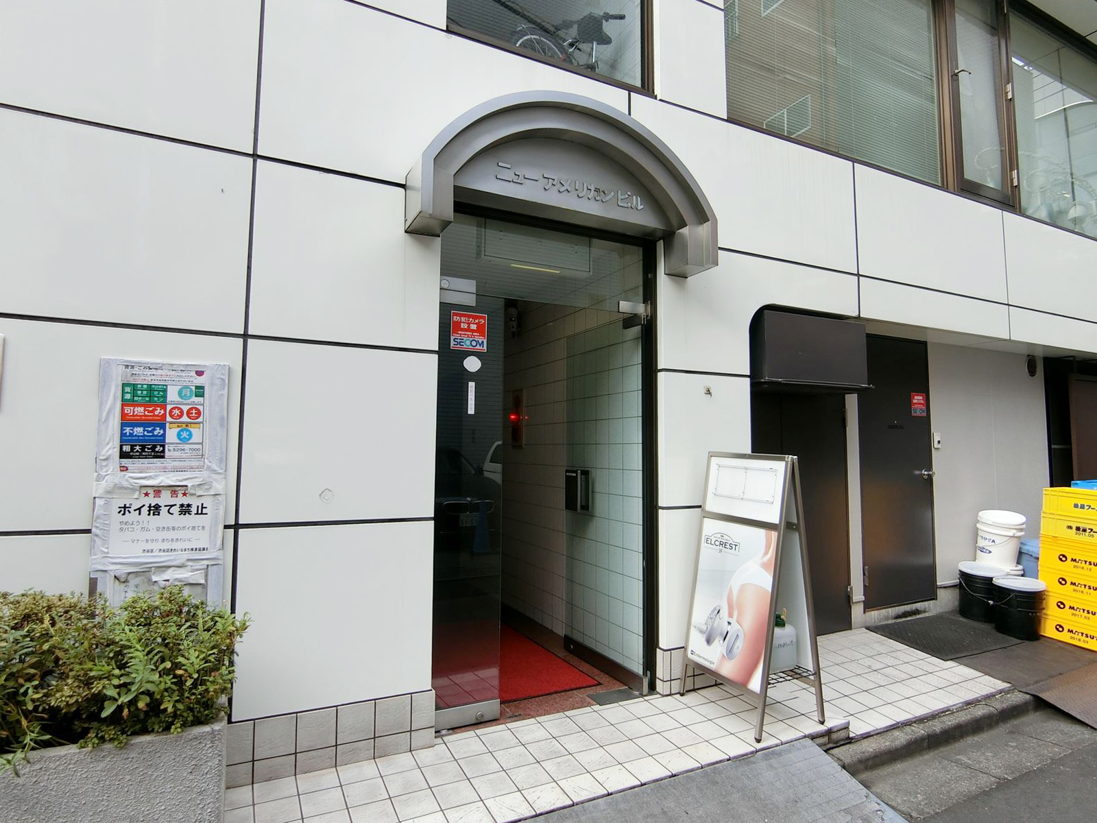 オフィスビル出入口