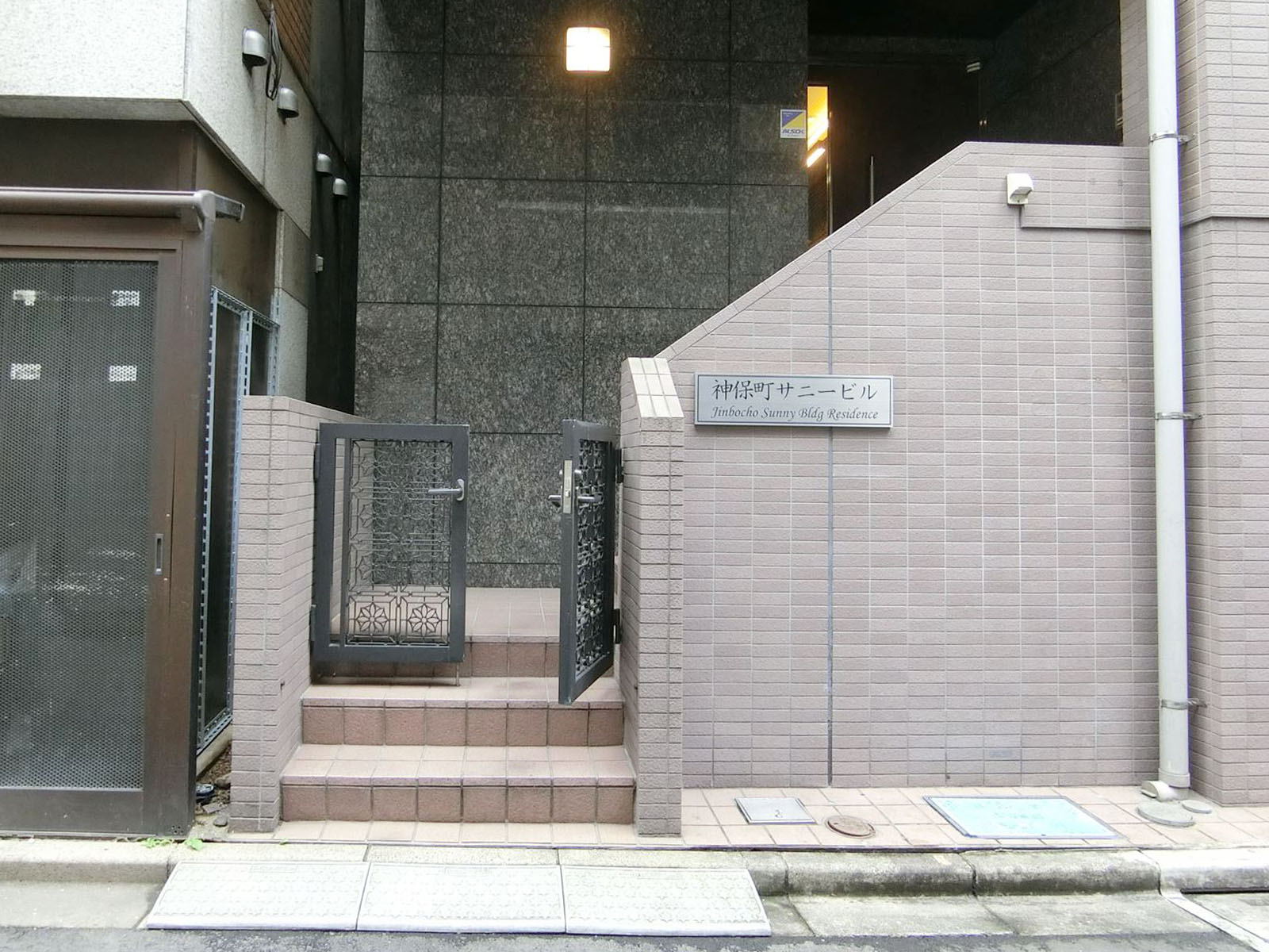 オフィスビル出入口