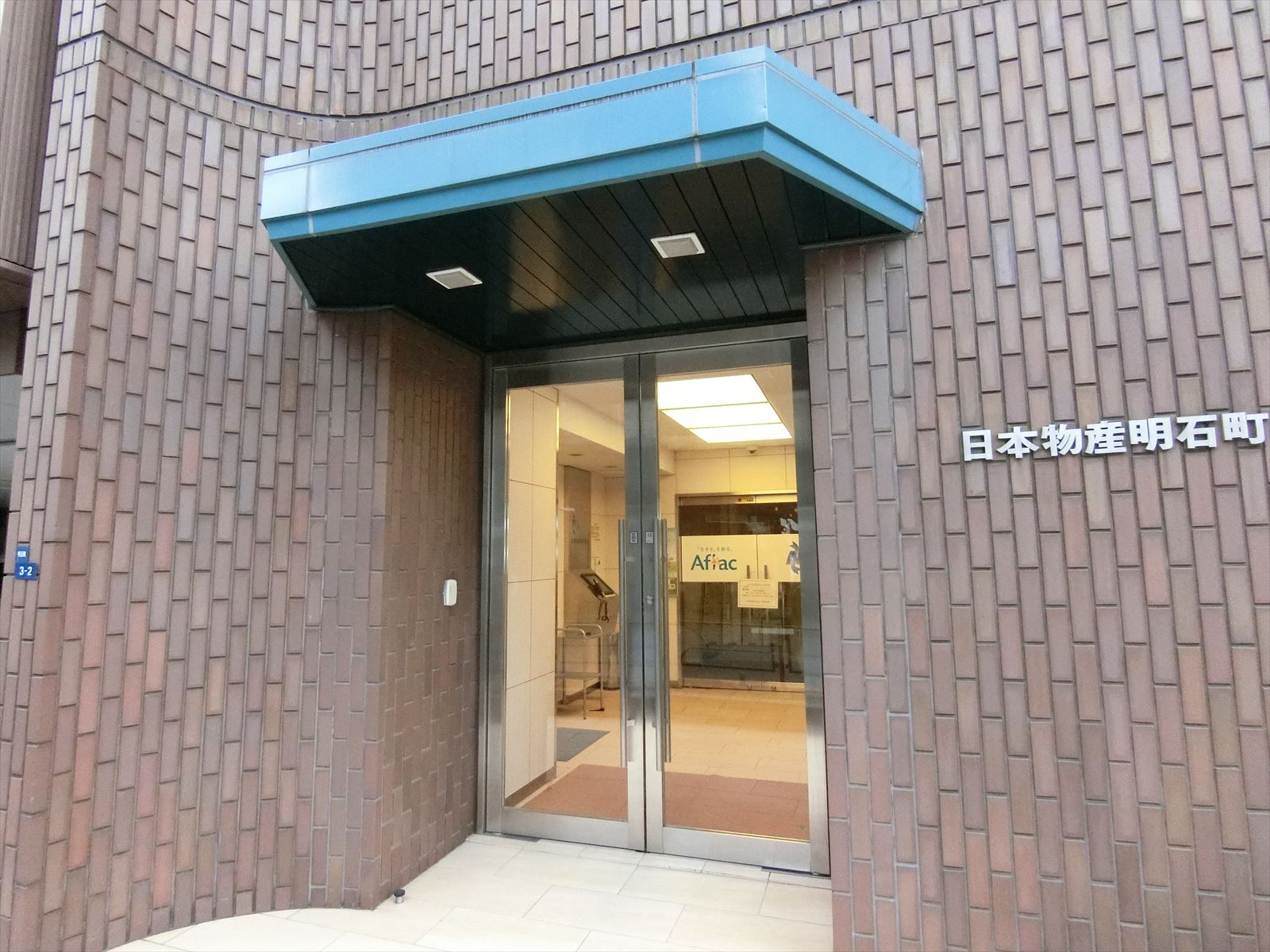 オフィスビル入り口