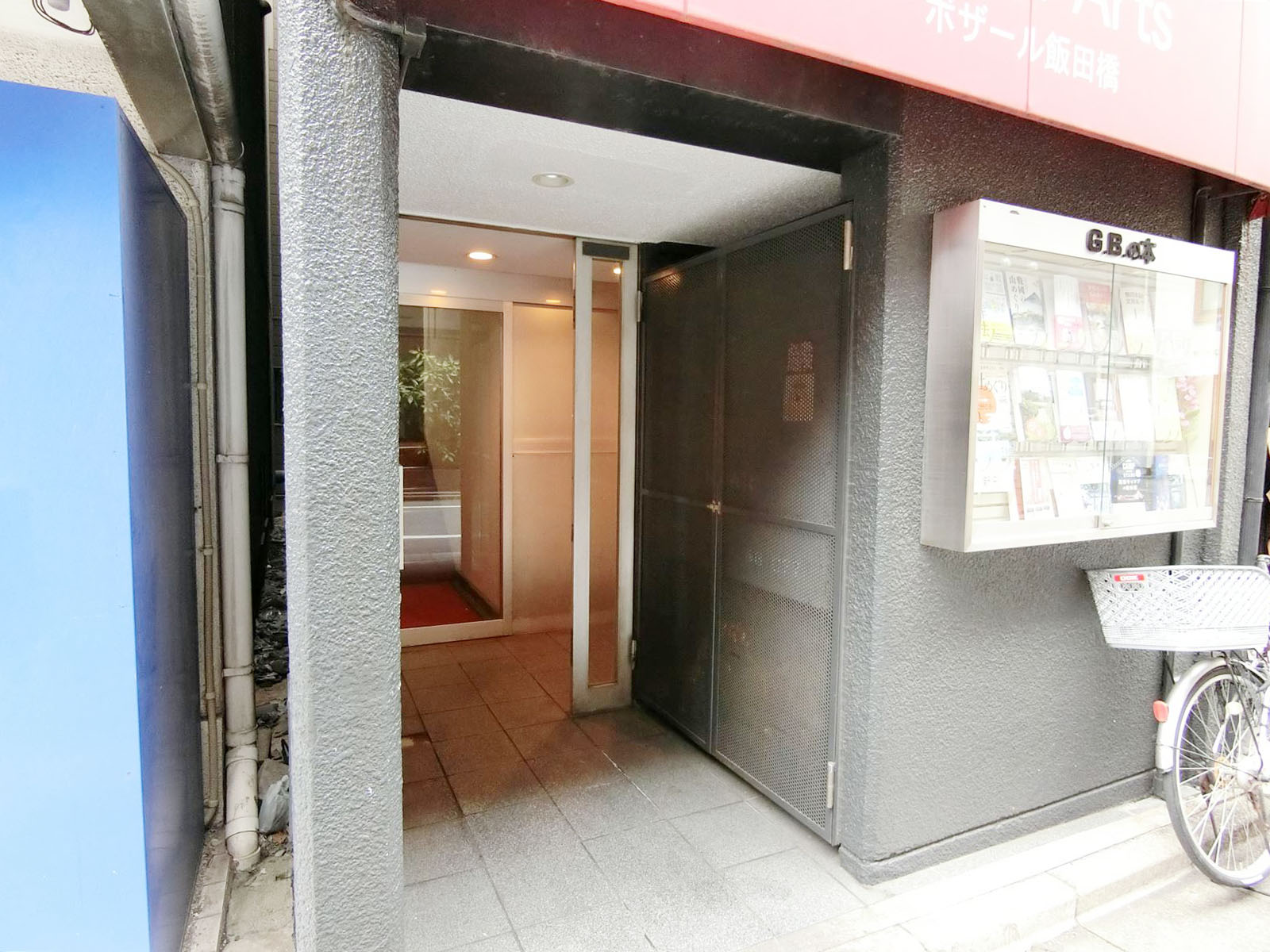 オフィスビル出入口