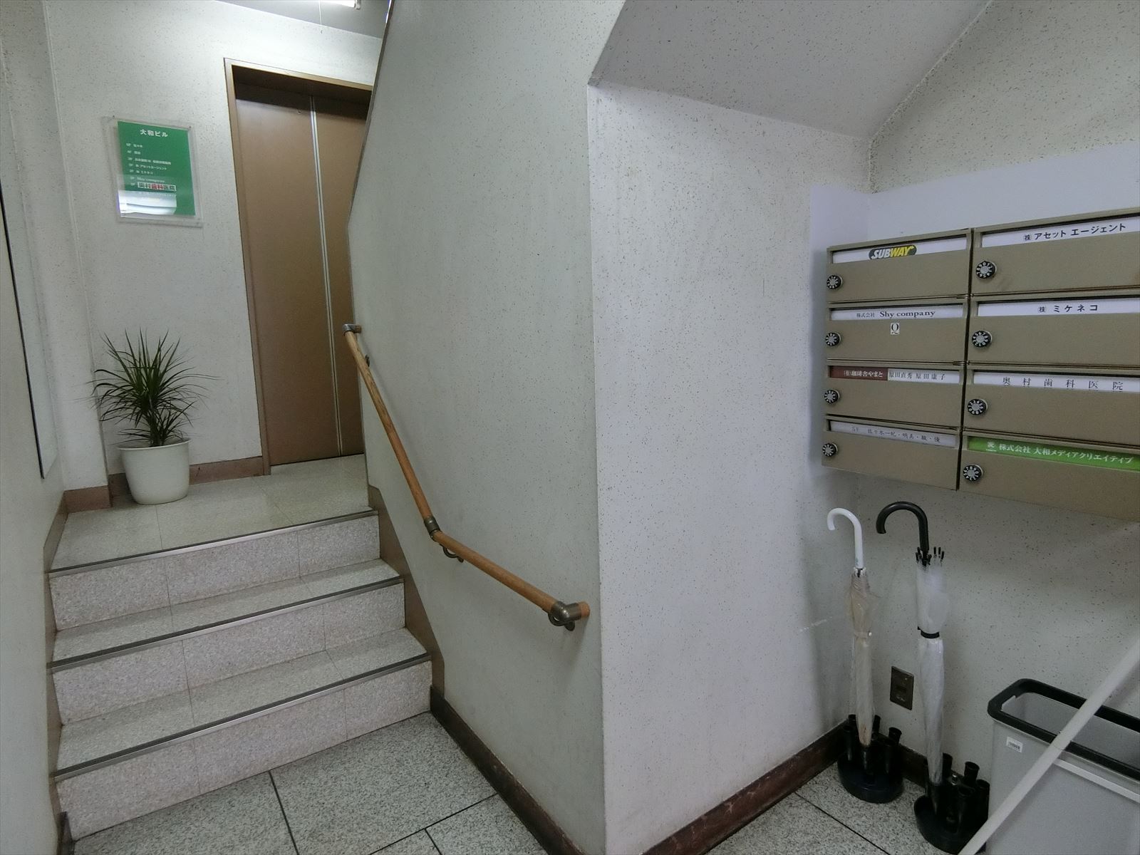 エントランス内部