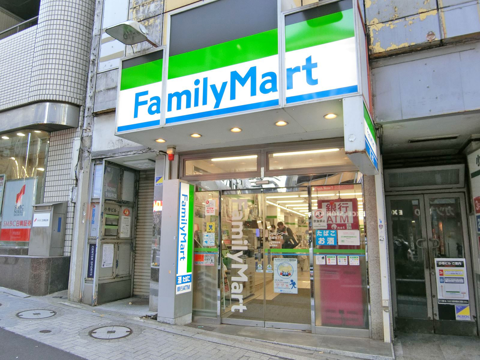 1階の様子ファミリーマート宮益坂下店