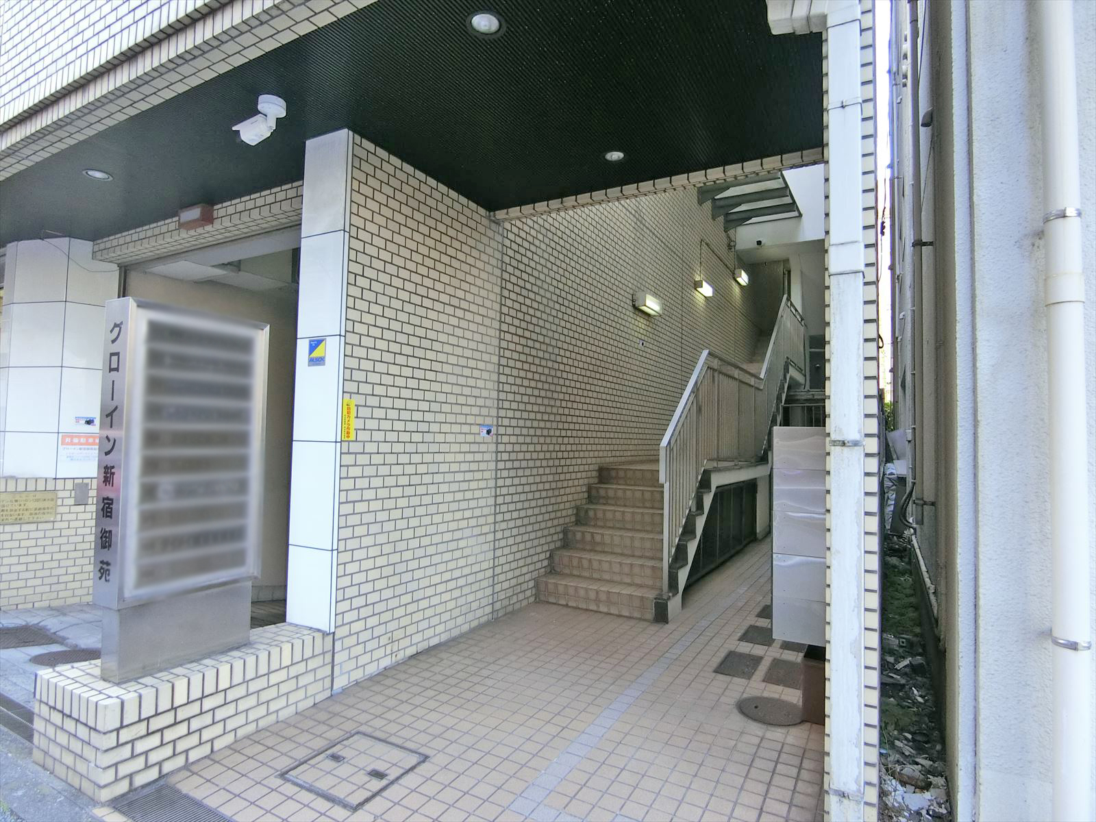 オフィスビル出入口