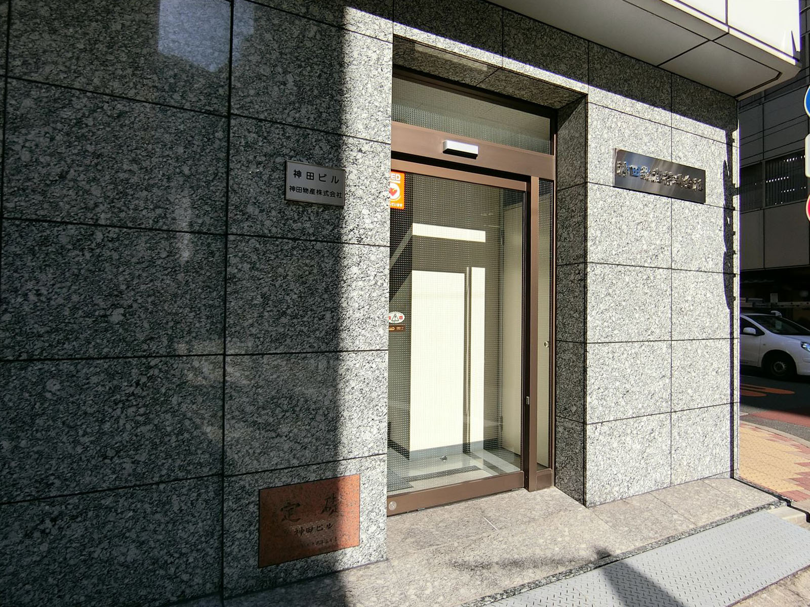 オフィスビル出入口