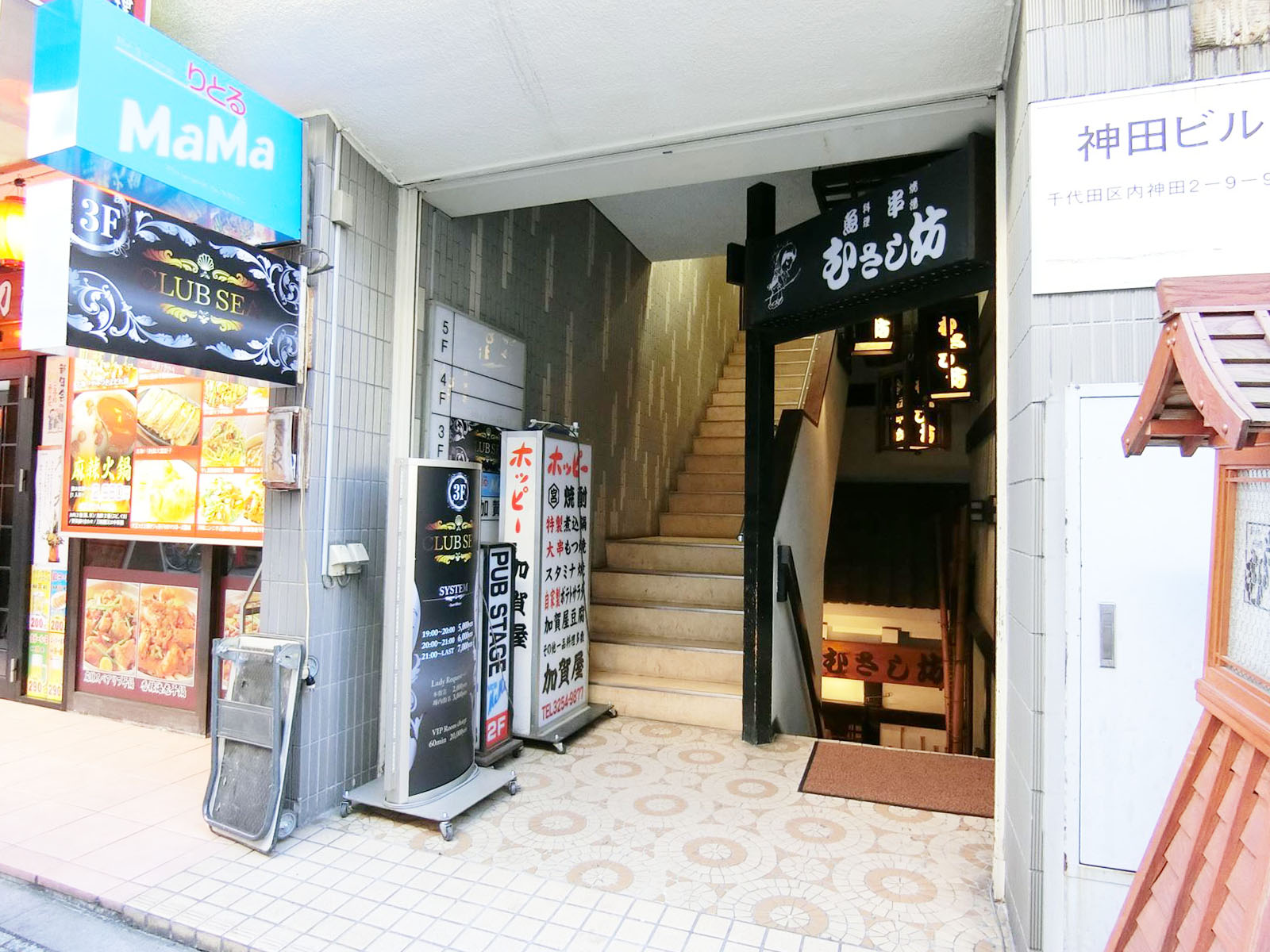 オフィスビル出入口