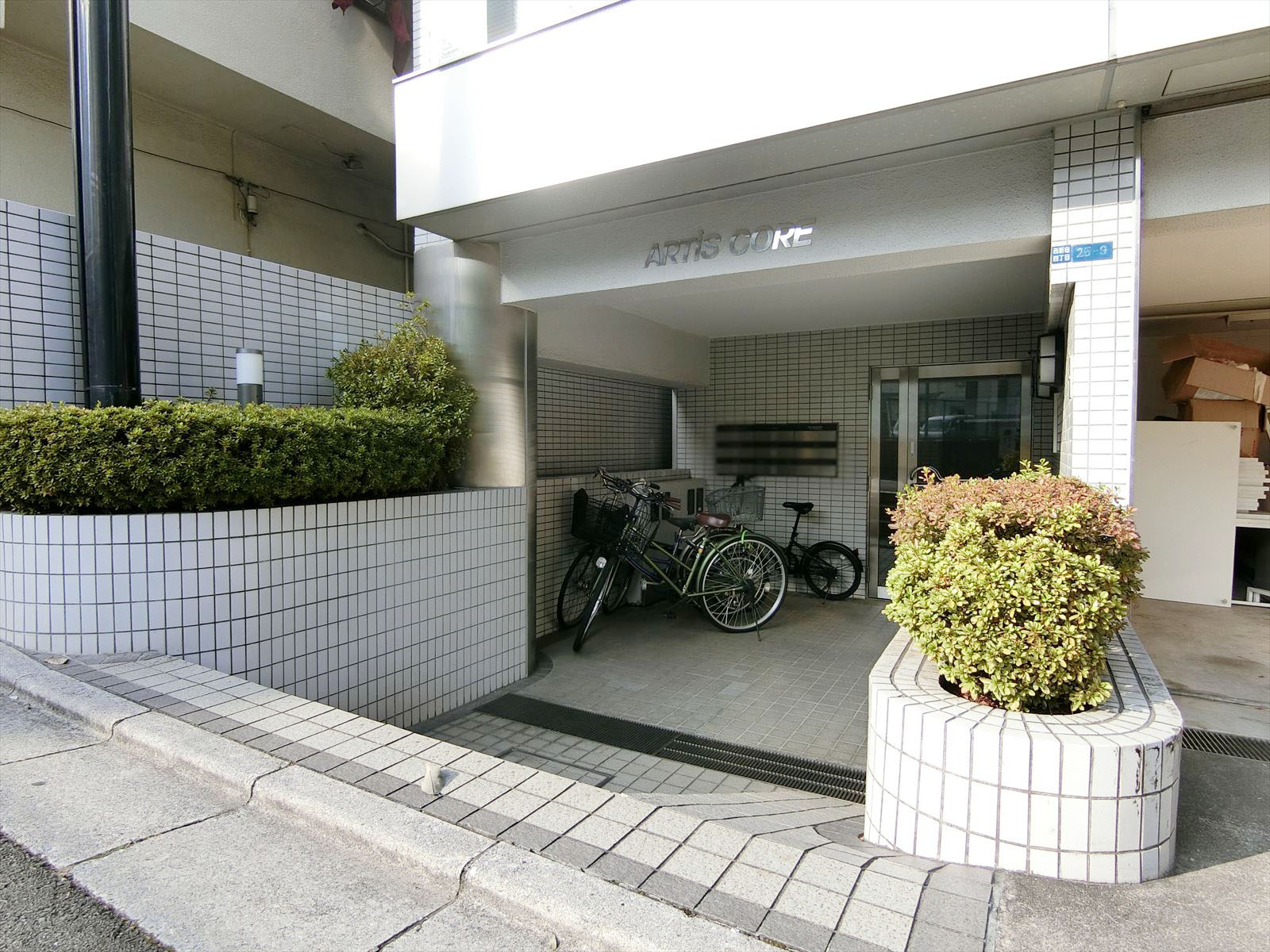 オフィスビル出入口