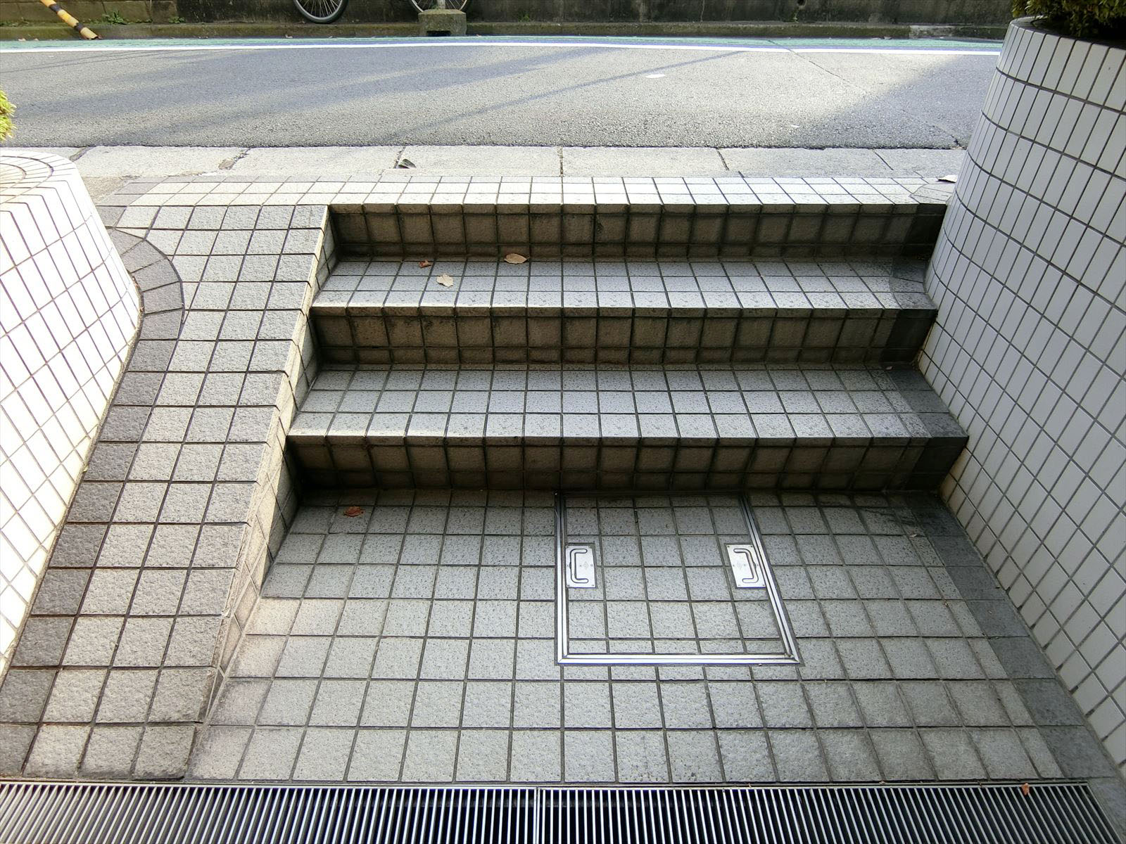 出入口前の段差